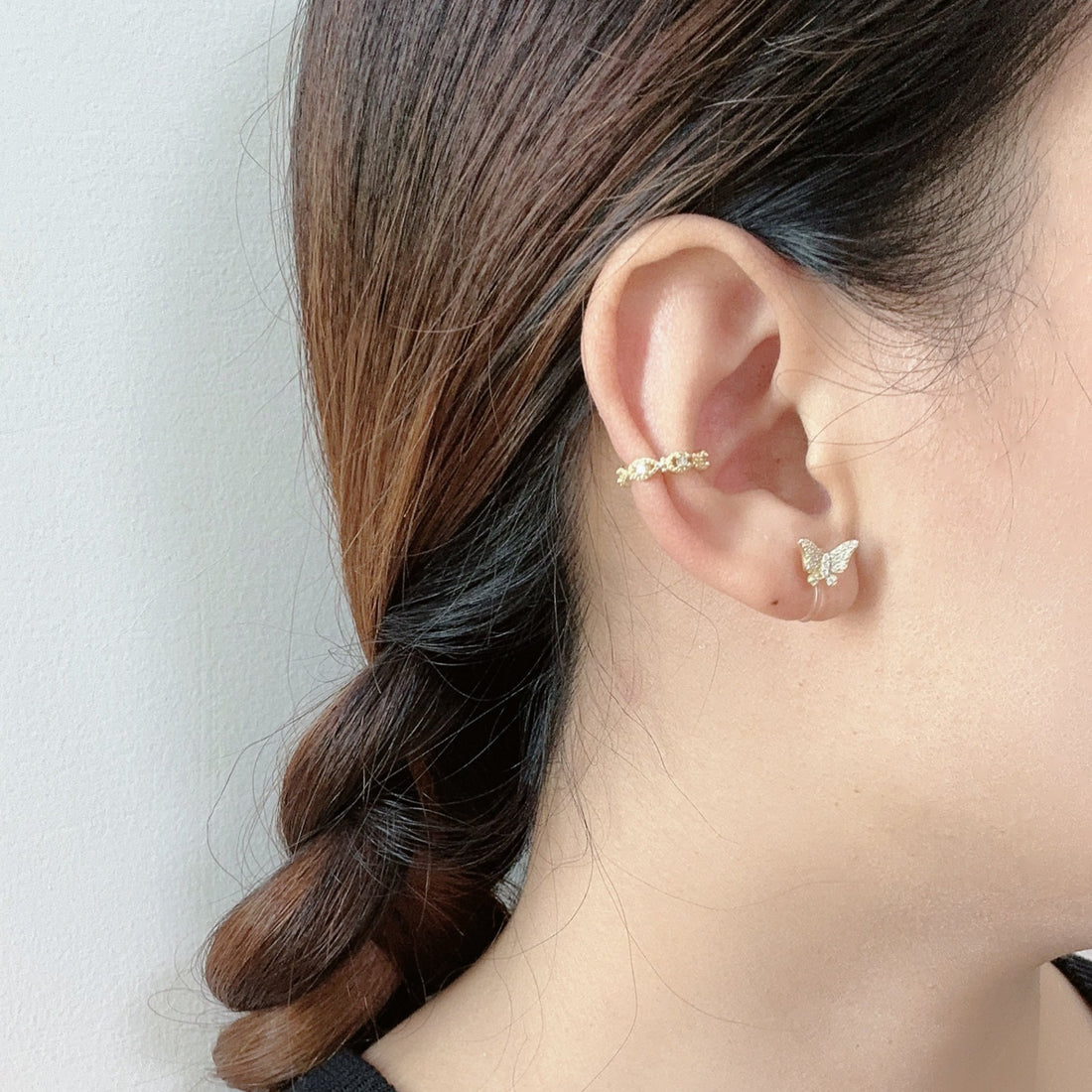 Gold Silverear cuff by SOMIY – modern non-pierced jewelry for all-day comfort