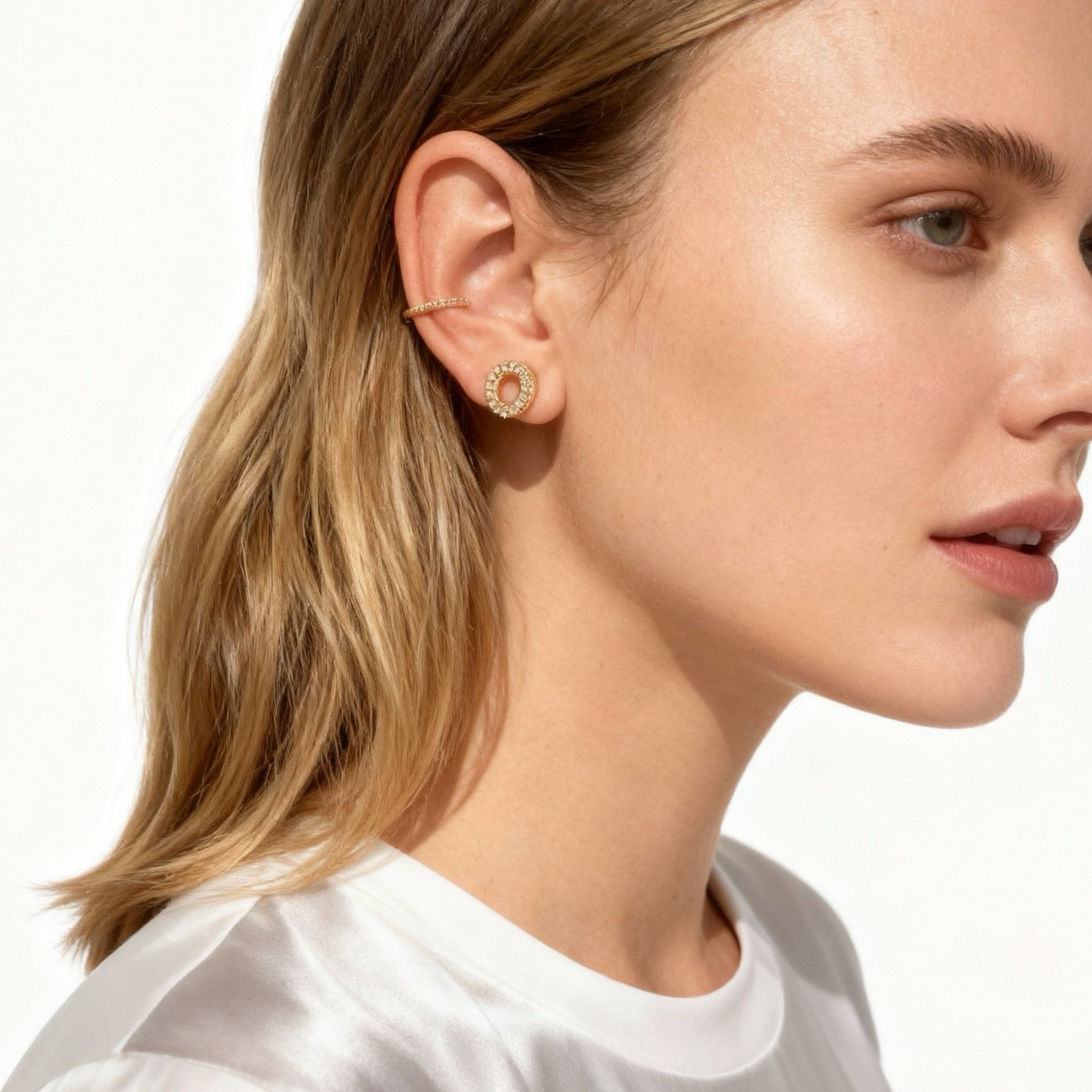 Pendientes de botón con clip en círculo con diamantes - Oro