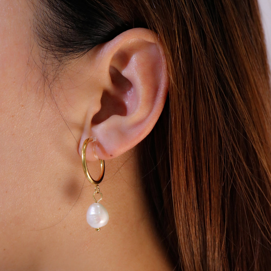 Gold Pearl Resinhoop clip-on earrings by SOMIY – pain-free non-pierced jewelry for everyday wear