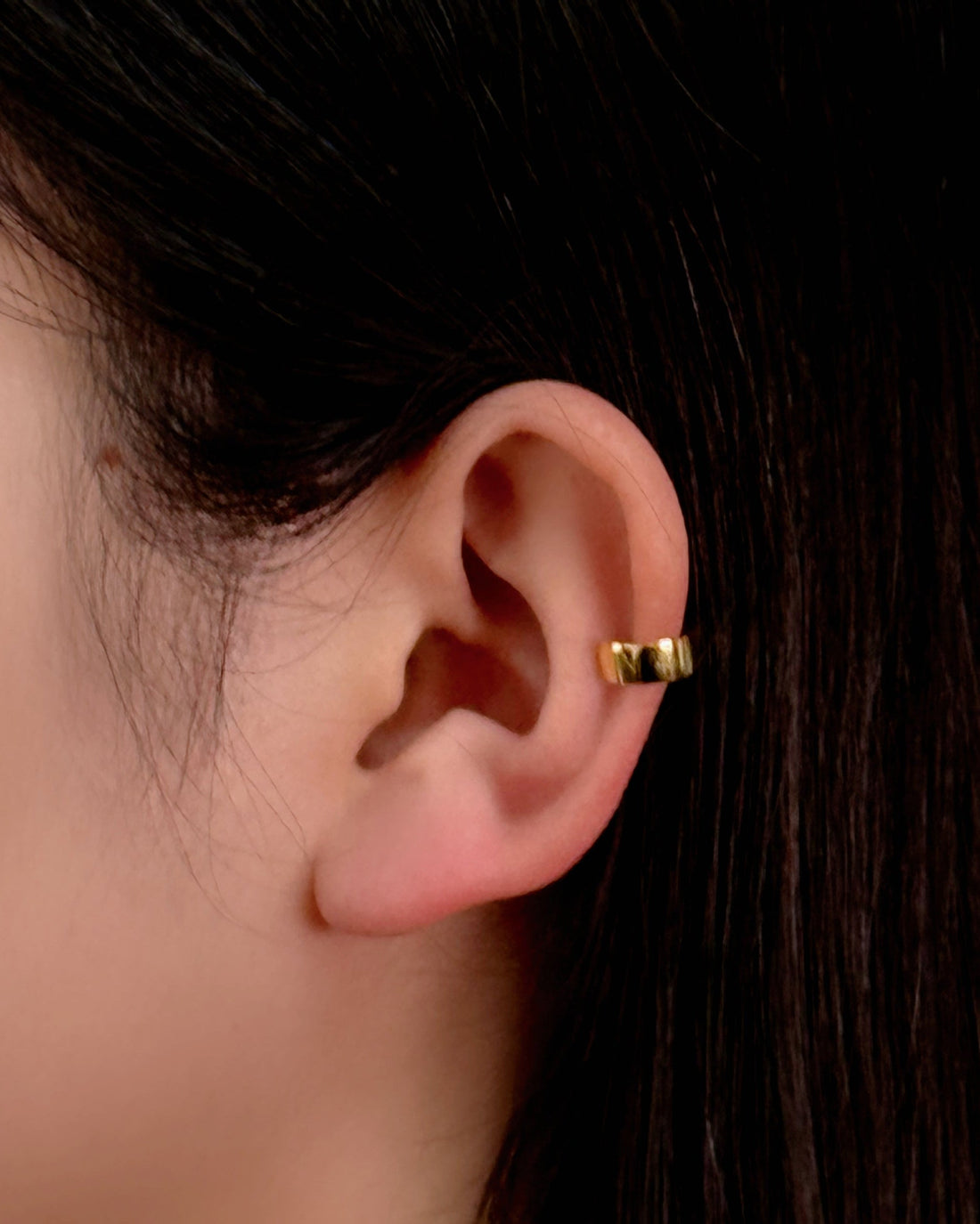 Goldear cuff by SOMIY – modern non-pierced jewelry for all-day comfort