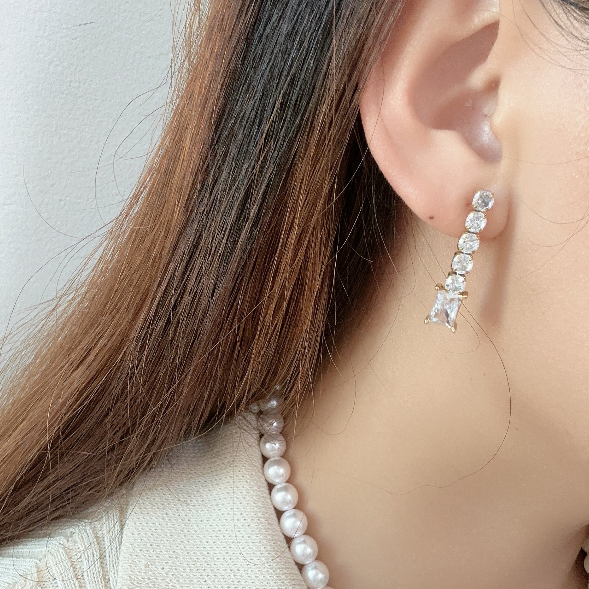 Goldclip-on earrings by SOMIY – pain-free non-pierced jewelry for everyday wear