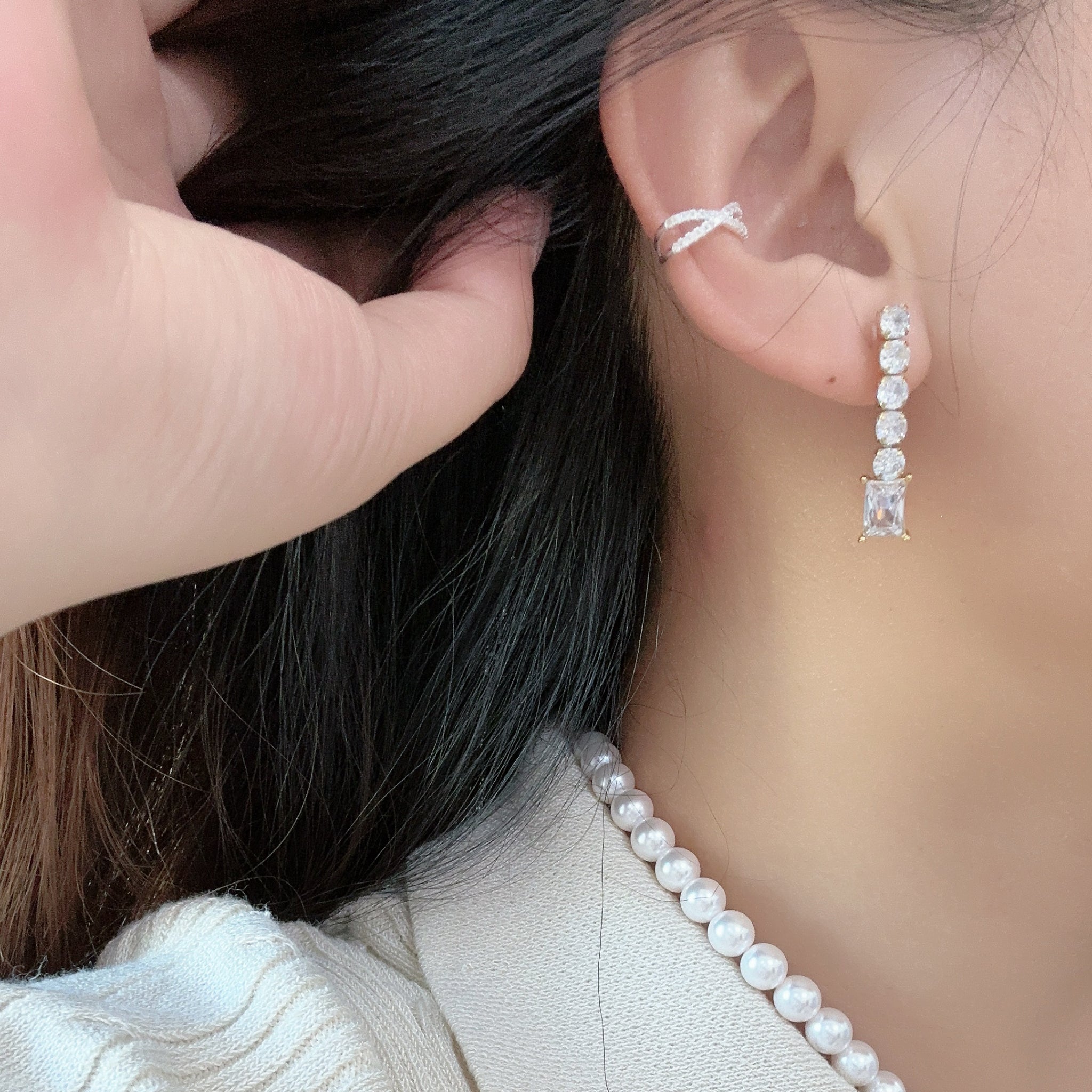 Goldclip-on earrings by SOMIY – pain-free non-pierced jewelry for everyday wear