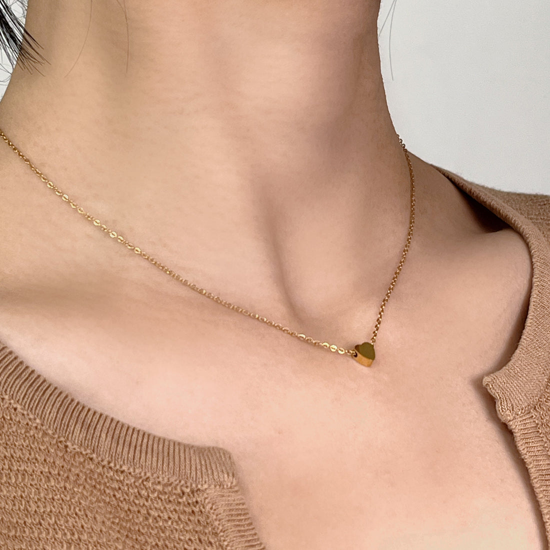 Golddangle clip-on earrings by SOMIY – pain-free non-pierced jewelry for everyday wear