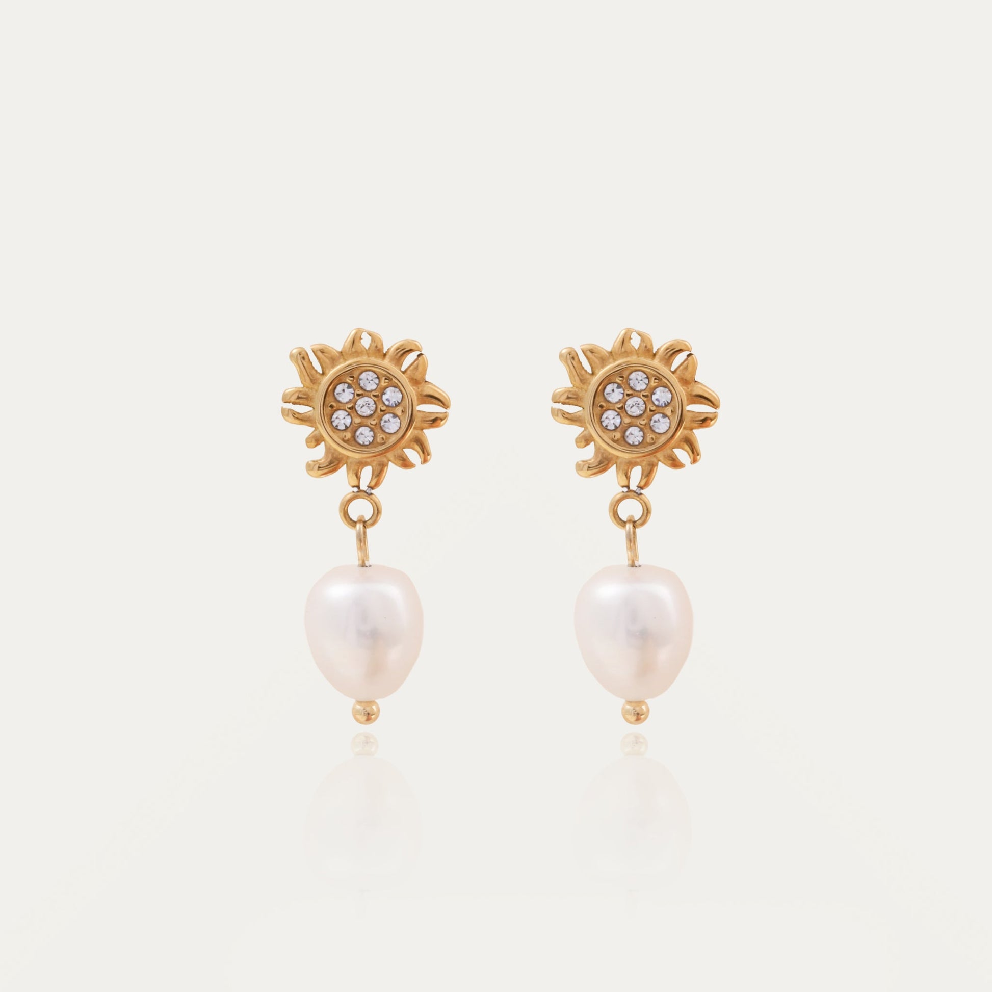 Gold Pearlclip-on earrings by SOMIY – pain-free non-pierced jewelry for everyday wear