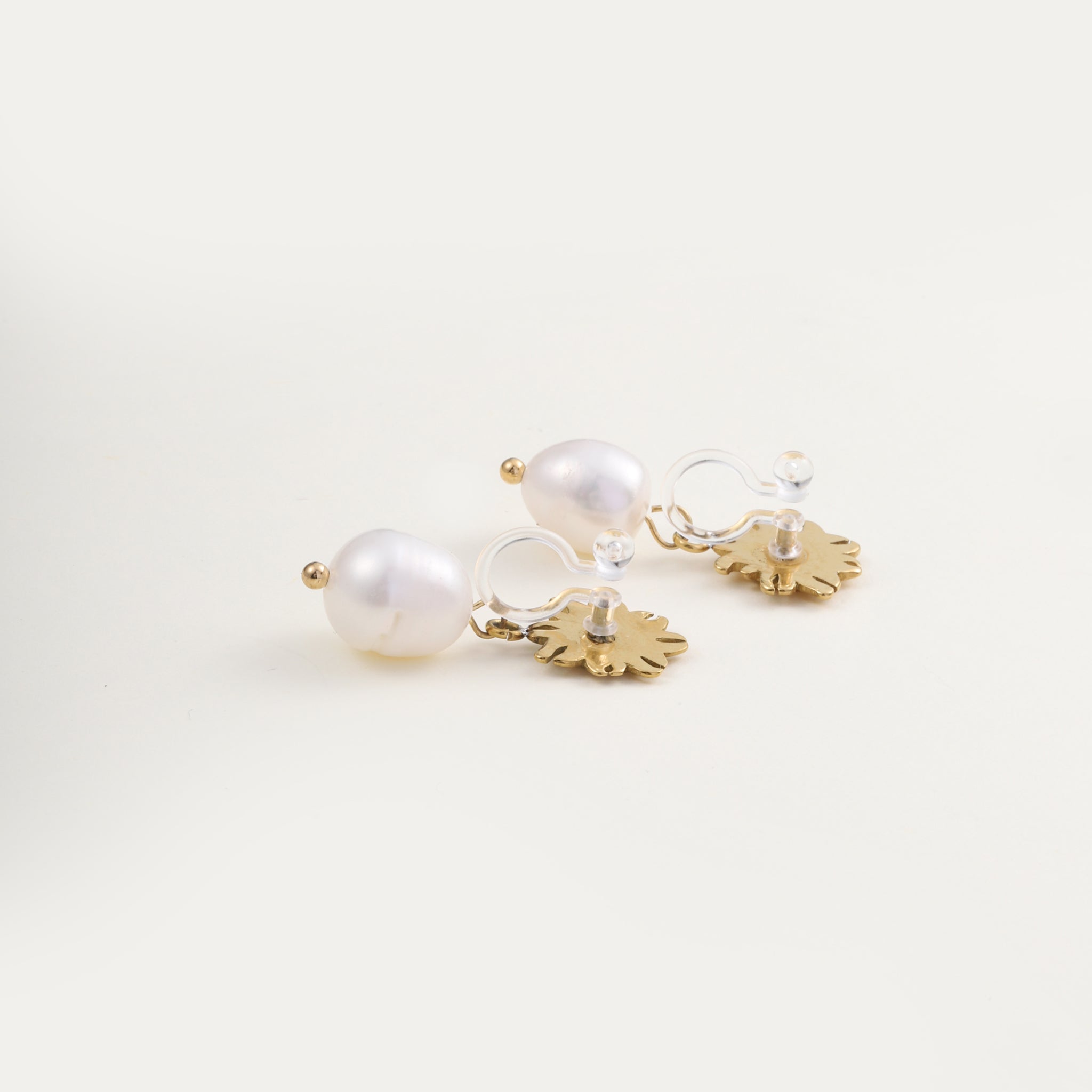 Gold Pearlclip-on earrings by SOMIY – pain-free non-pierced jewelry for everyday wear