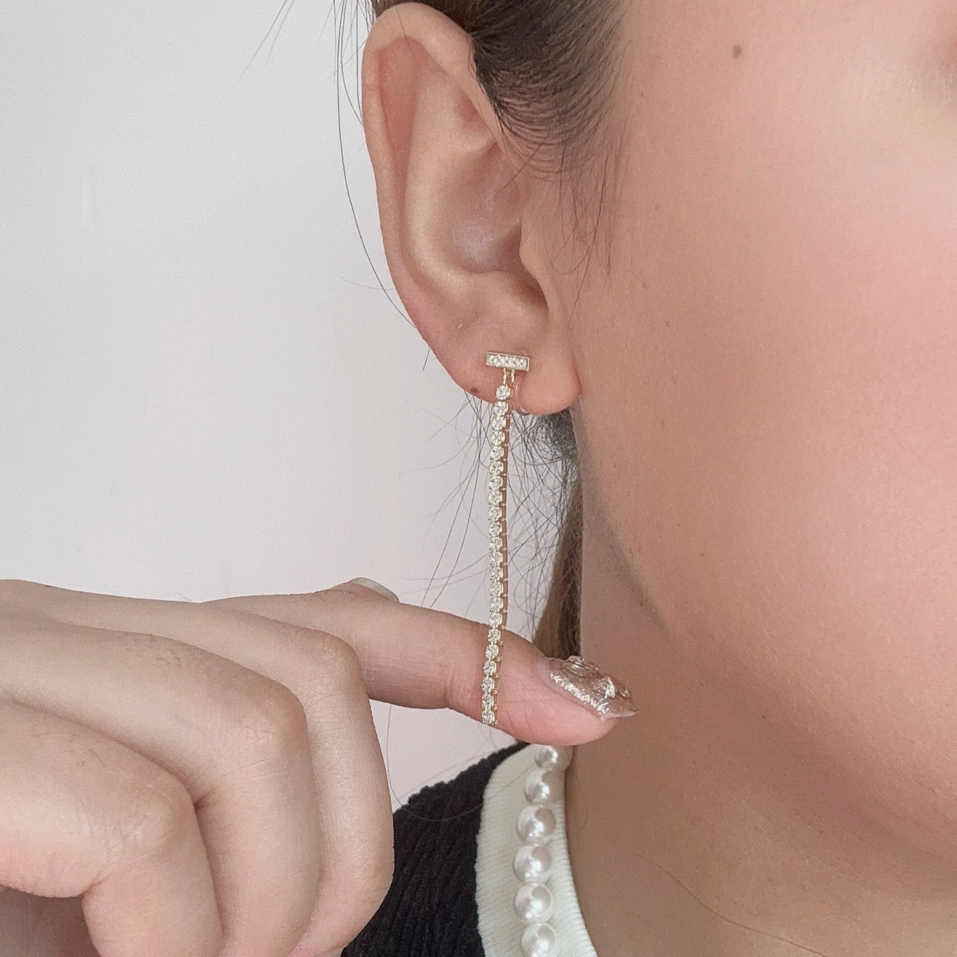 Goldclip-on earrings by SOMIY – pain-free non-pierced jewelry for everyday wear