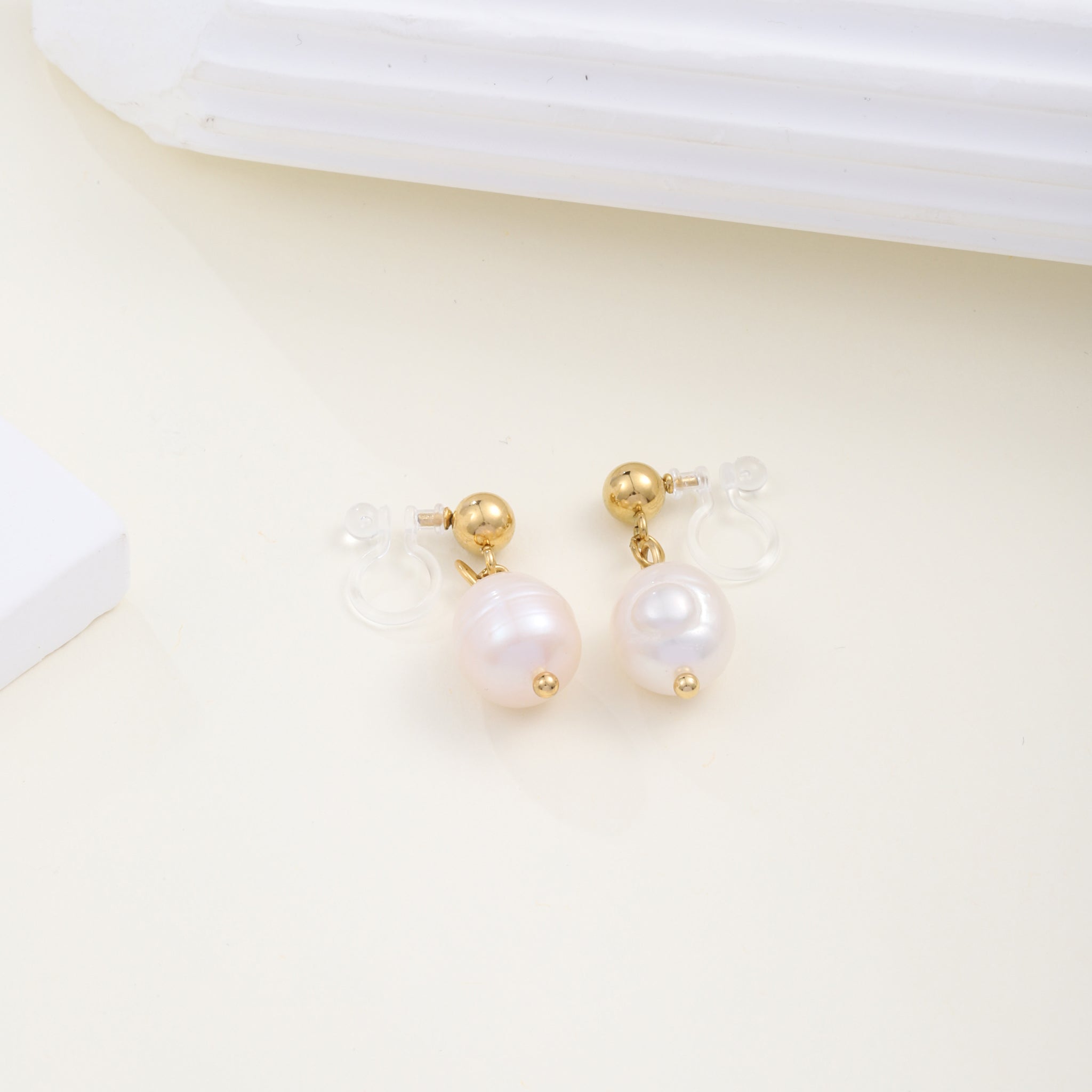 Gold Pearlclip-on earrings by SOMIY – pain-free non-pierced jewelry for everyday wear