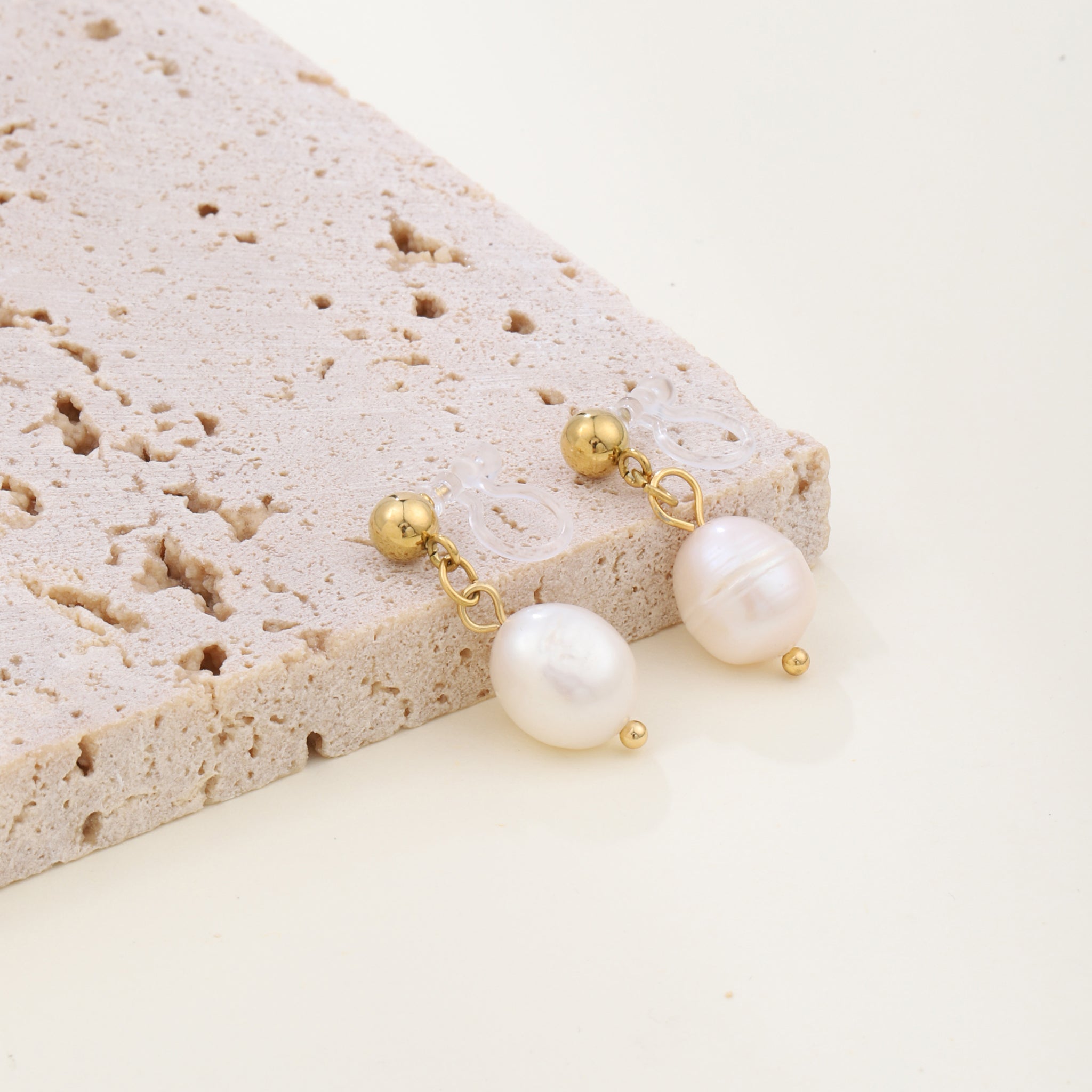 Gold Pearlclip-on earrings by SOMIY – pain-free non-pierced jewelry for everyday wear