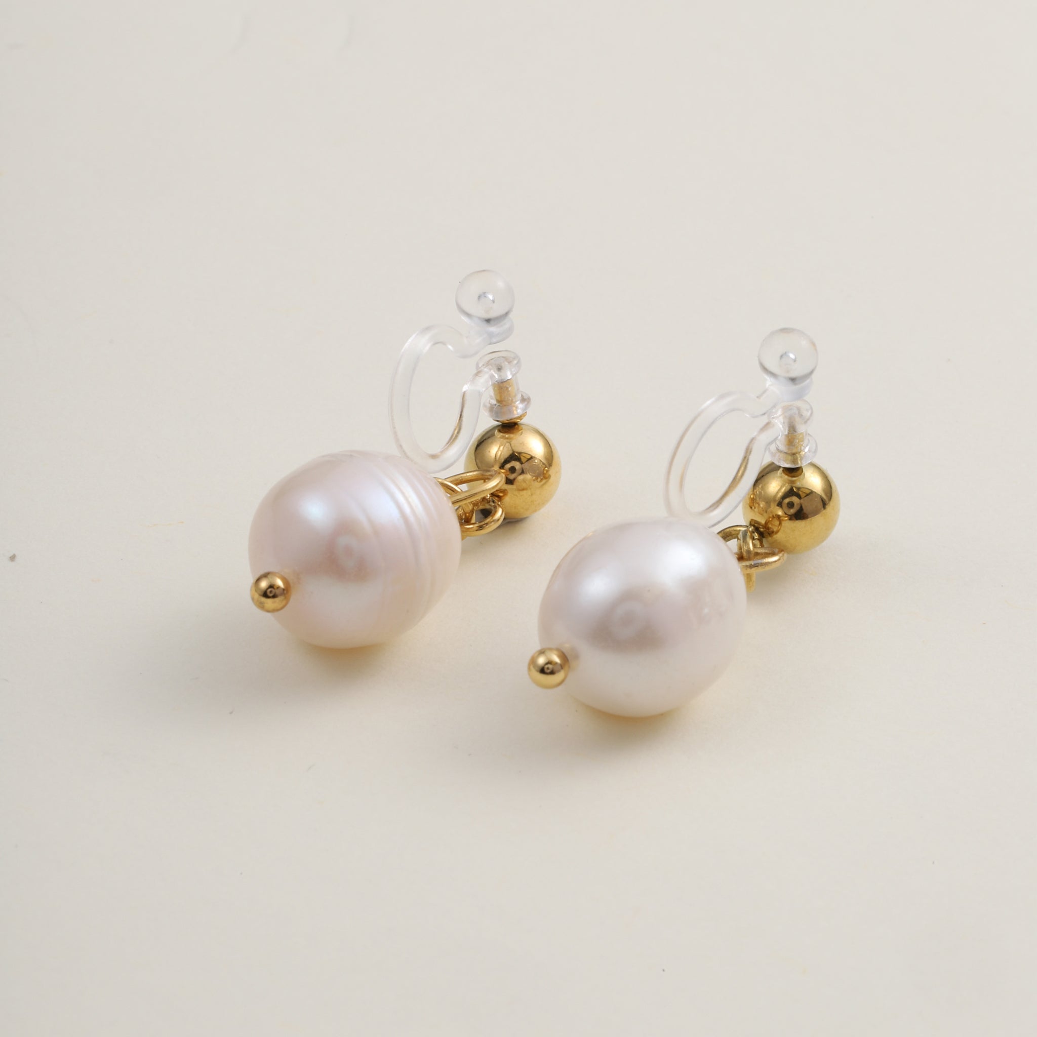 Gold Pearlclip-on earrings by SOMIY – pain-free non-pierced jewelry for everyday wear