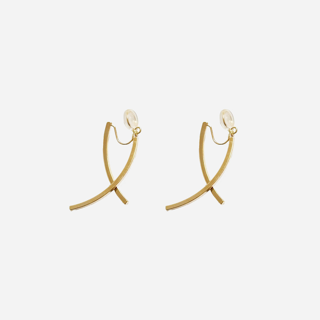 Golddangle clip-on earrings by SOMIY – pain-free non-pierced jewelry for everyday wear