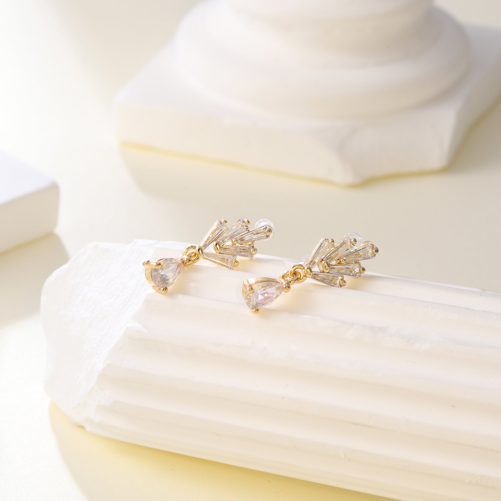 Crystalclip-on earrings by SOMIY – pain-free non-pierced jewelry for everyday wear