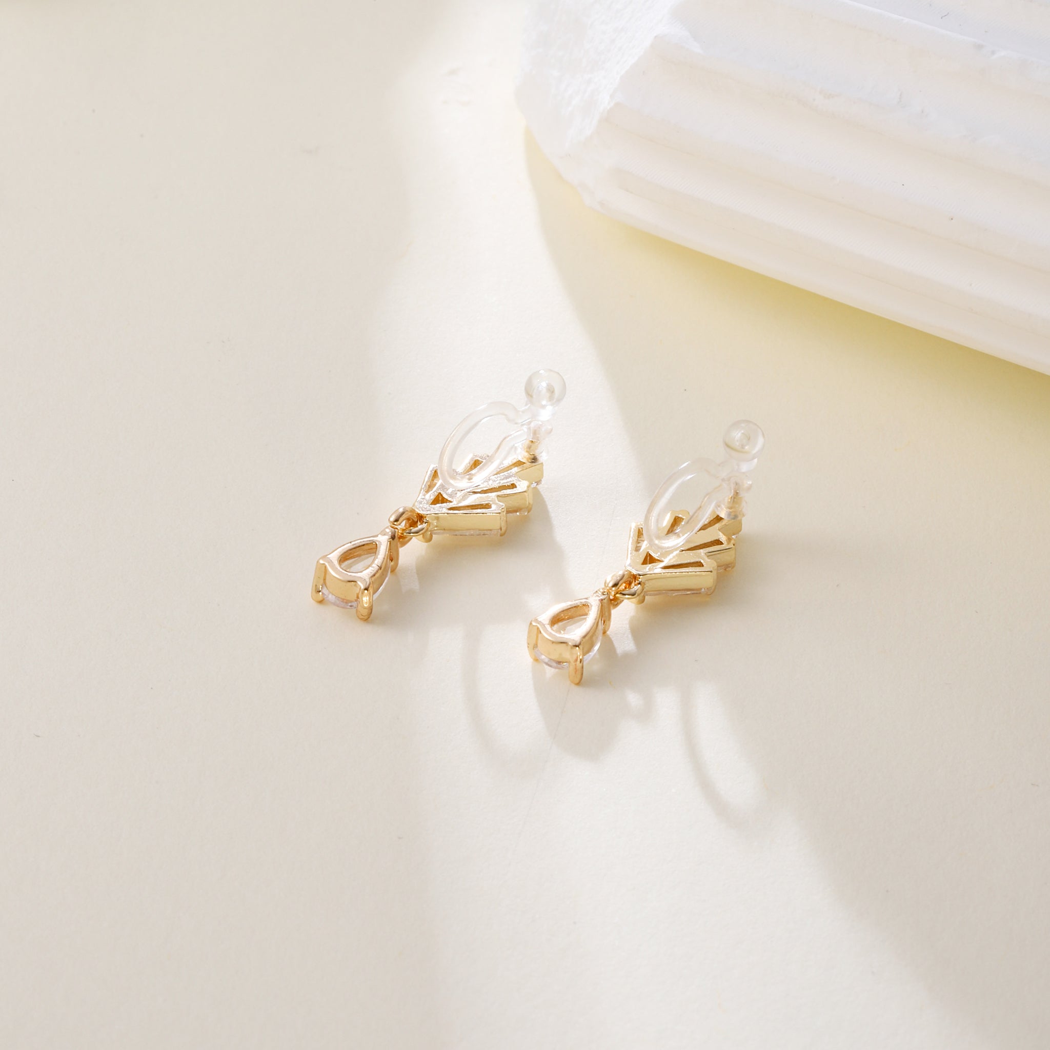 Crystalclip-on earrings by SOMIY – pain-free non-pierced jewelry for everyday wear