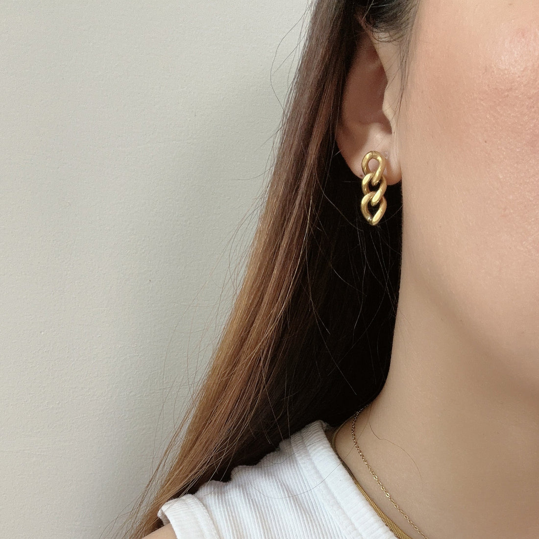 Gold Resindangle clip-on earrings by SOMIY – pain-free non-pierced jewelry for everyday wear