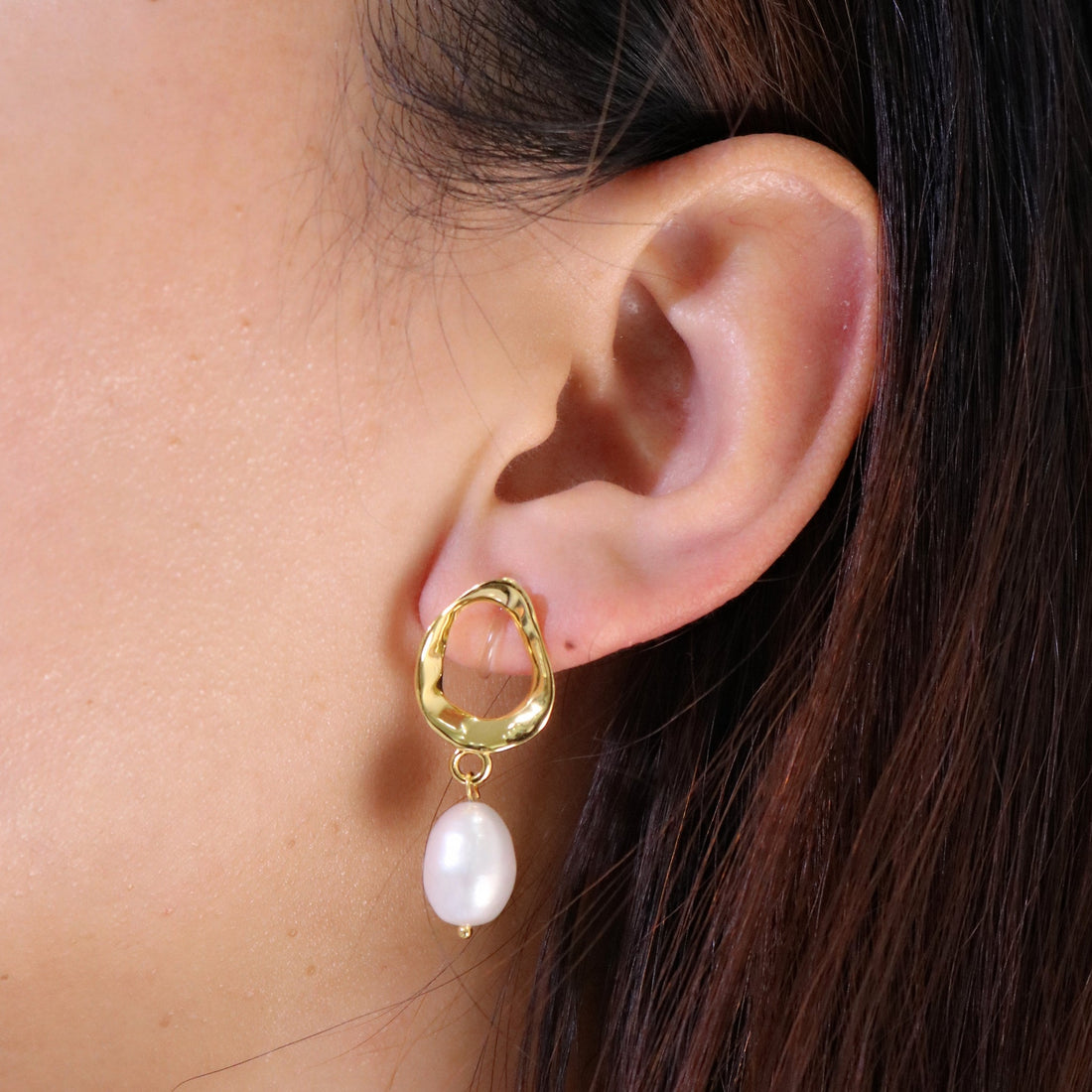 Gold Pearl Resindangle clip-on earrings by SOMIY – pain-free non-pierced jewelry for everyday wear