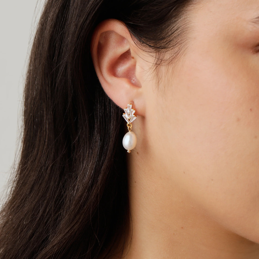 Gold Pearl Resindangle clip-on earrings by SOMIY – pain-free non-pierced jewelry for everyday wear