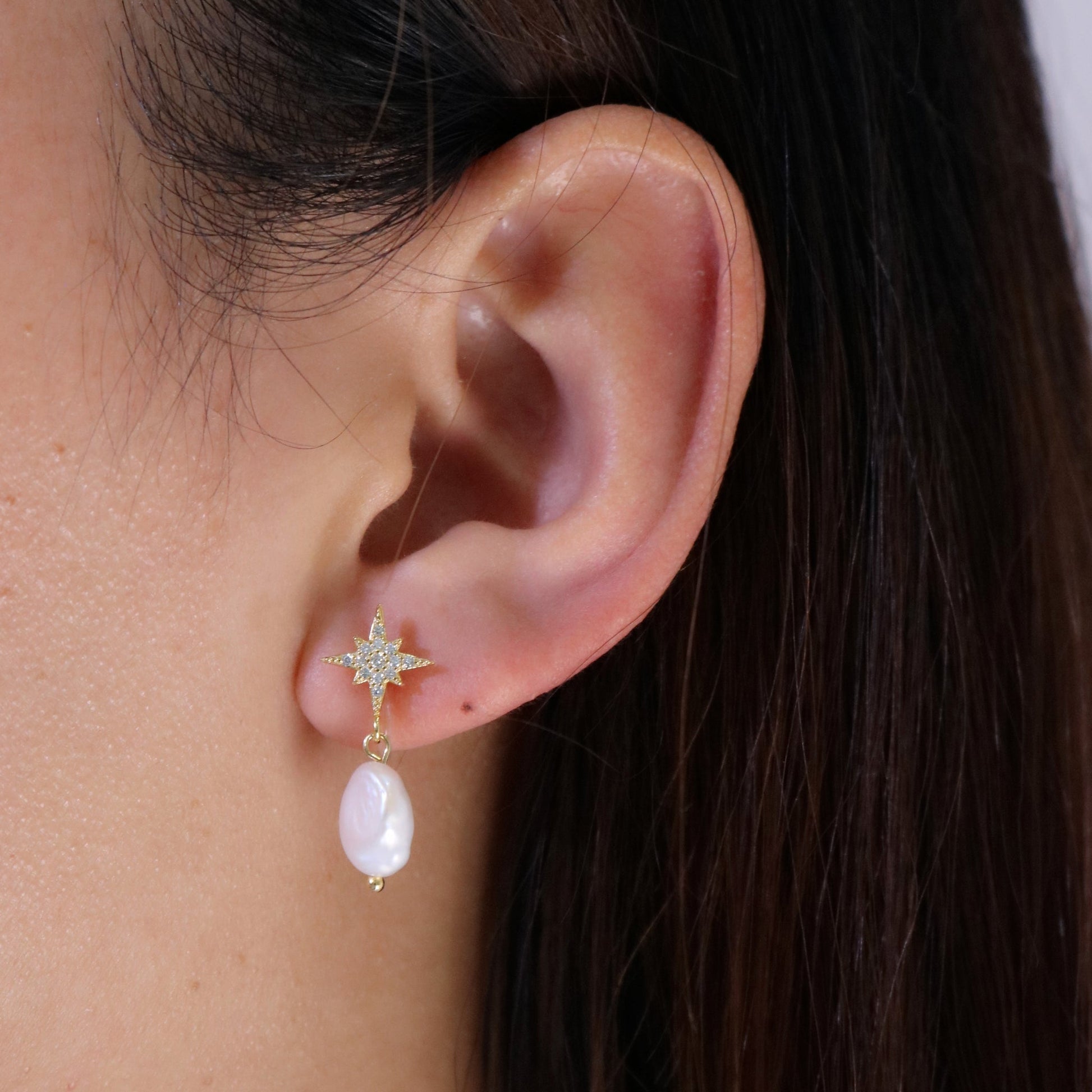 Gold Pearlclip-on earrings by SOMIY – pain-free non-pierced jewelry for everyday wear