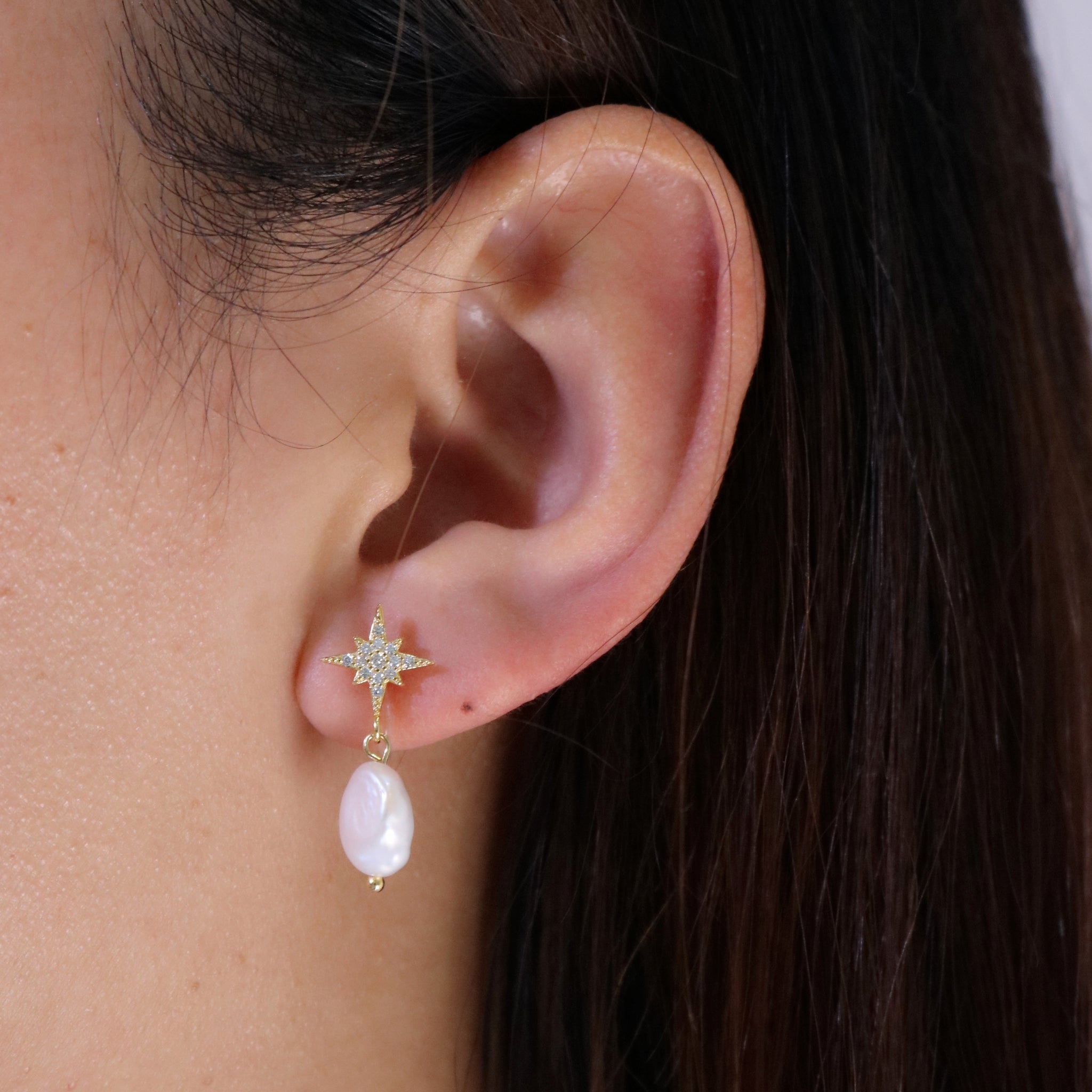 Gold Pearlclip-on earrings by SOMIY – pain-free non-pierced jewelry for everyday wear