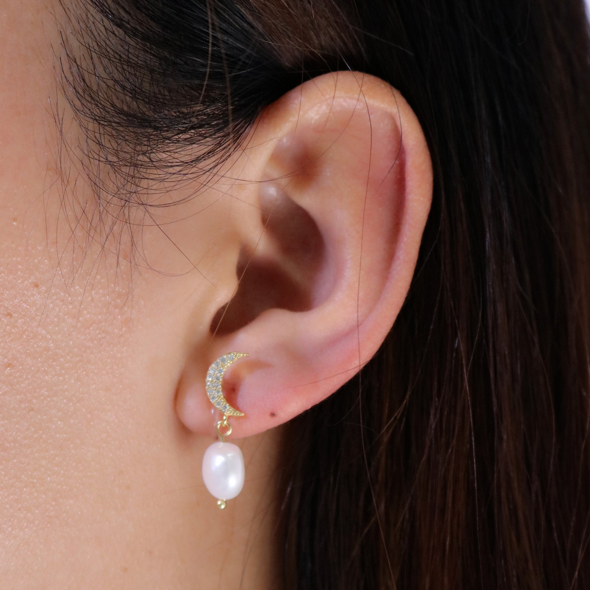 Gold Pearlclip-on earrings by SOMIY – pain-free non-pierced jewelry for everyday wear