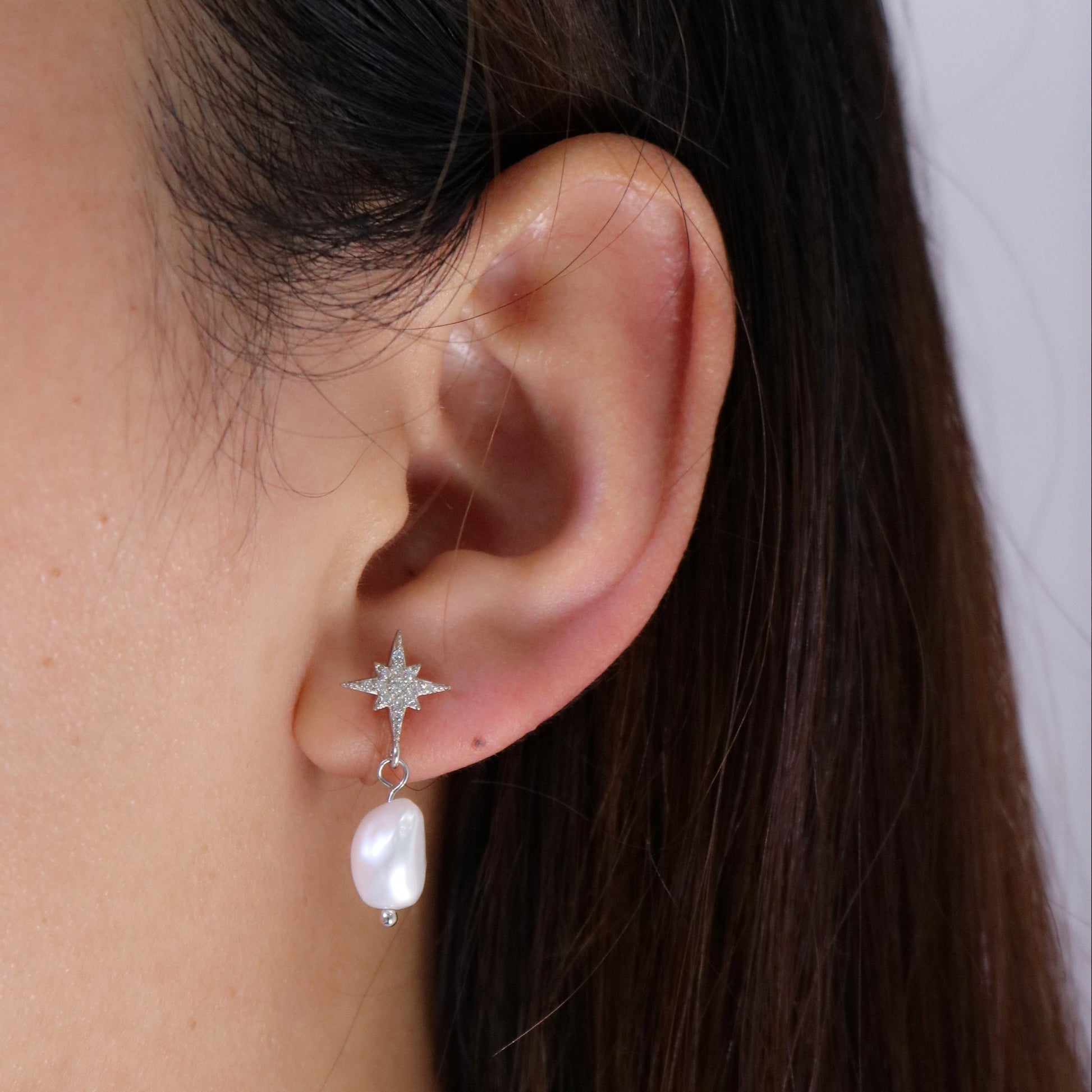 Gold Pearlclip-on earrings by SOMIY – pain-free non-pierced jewelry for everyday wear
