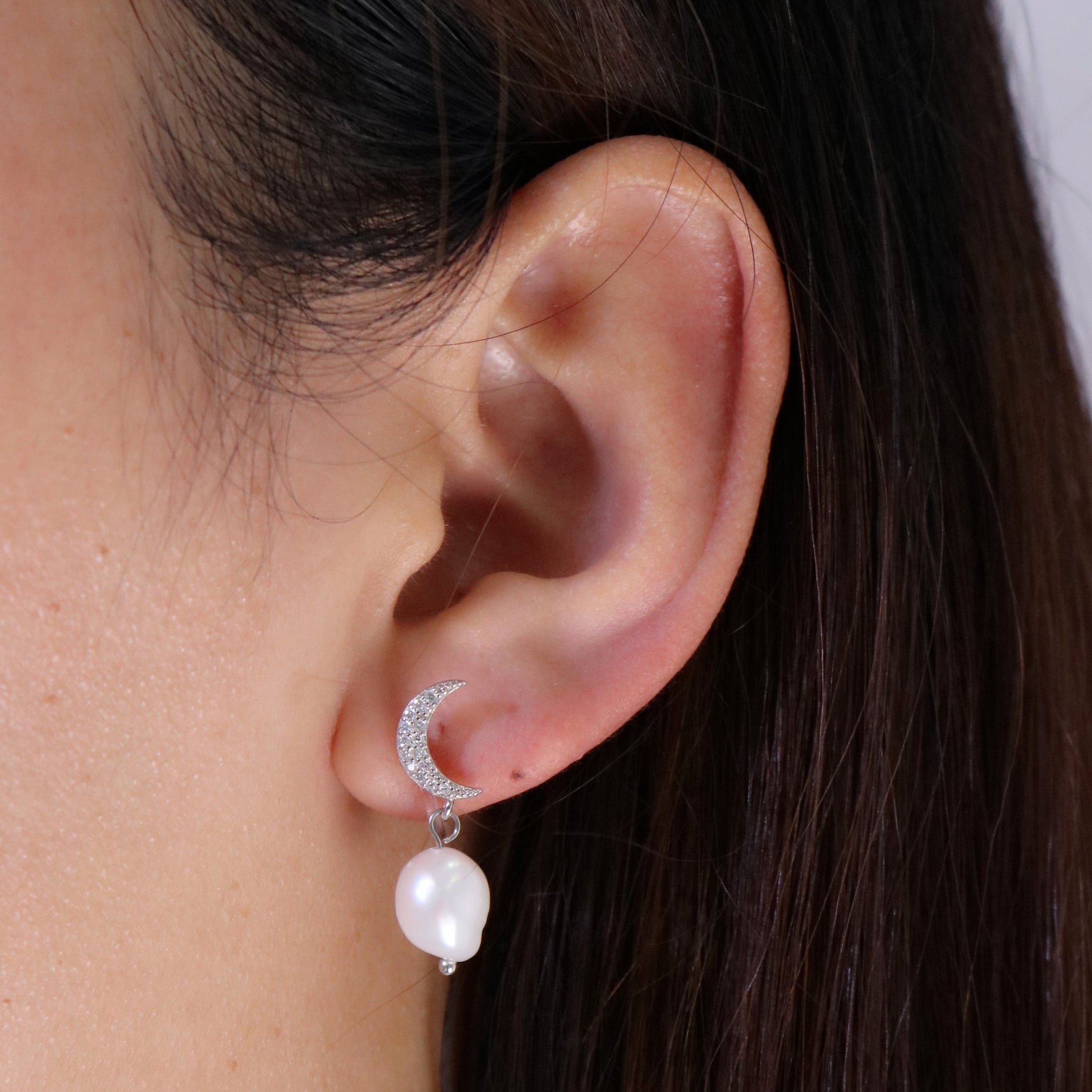 Gold Pearlclip-on earrings by SOMIY – pain-free non-pierced jewelry for everyday wear