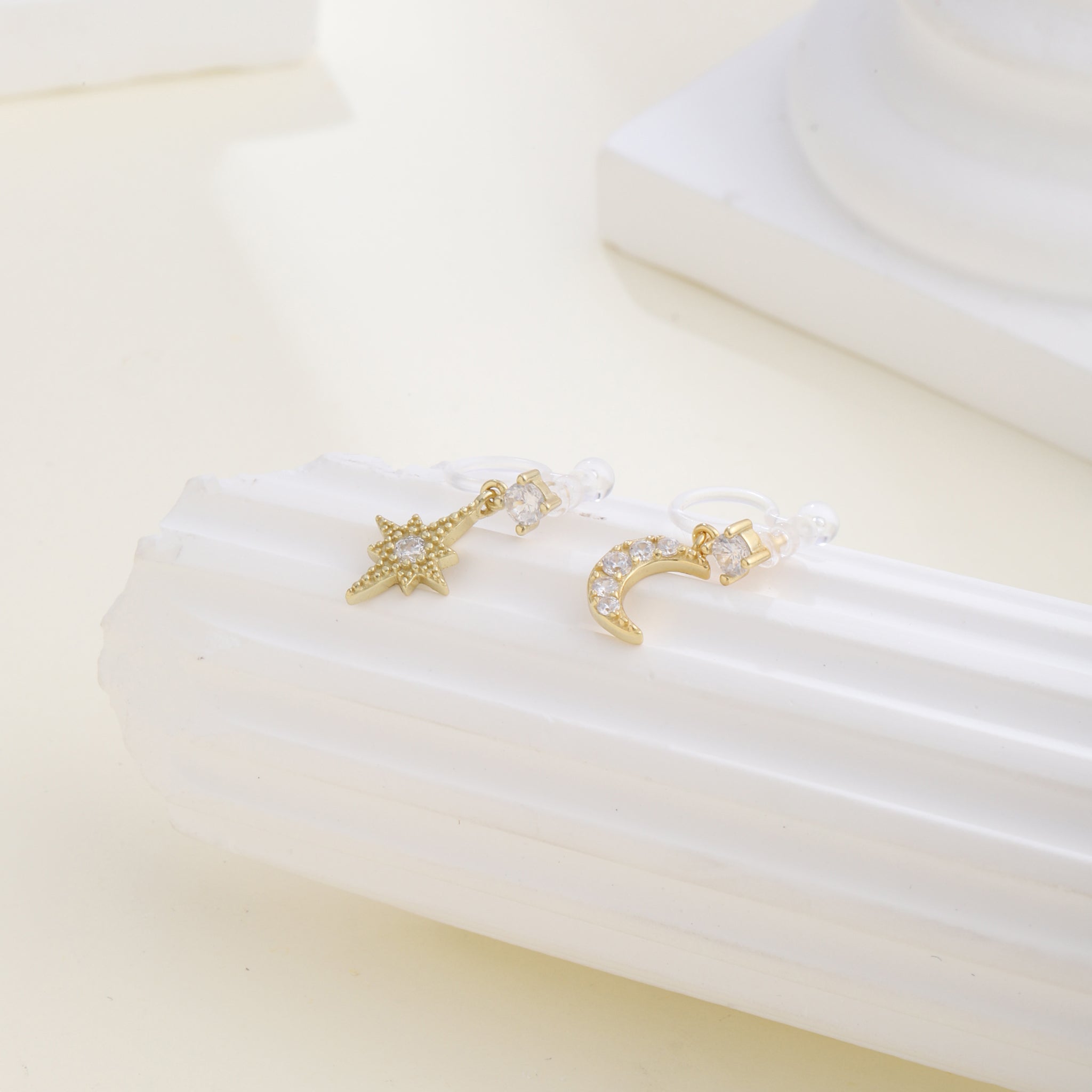 clip-on earrings by SOMIY – pain-free non-pierced jewelry for everyday wear