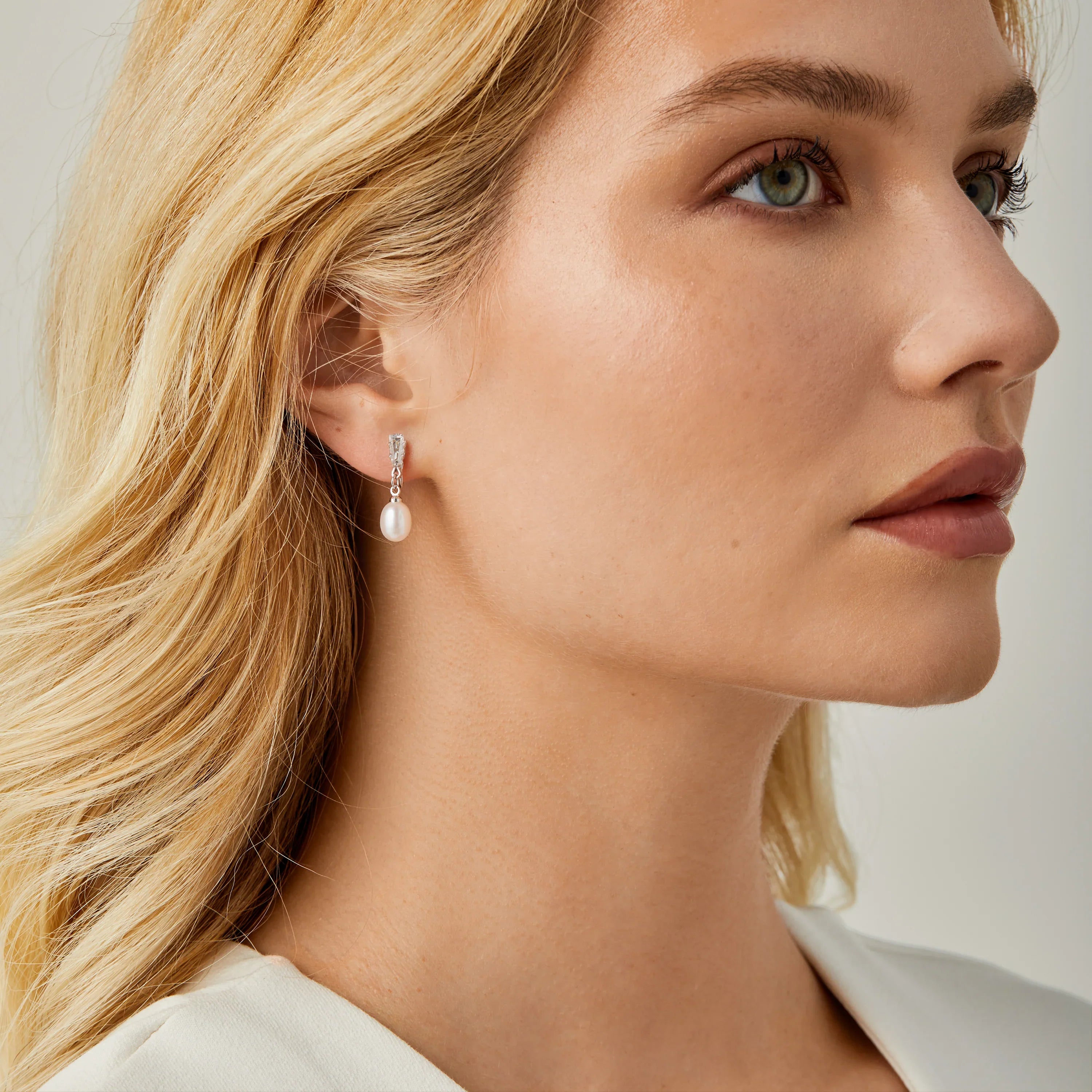clip-on earrings by SOMIY – pain-free non-pierced jewelry for everyday wear
