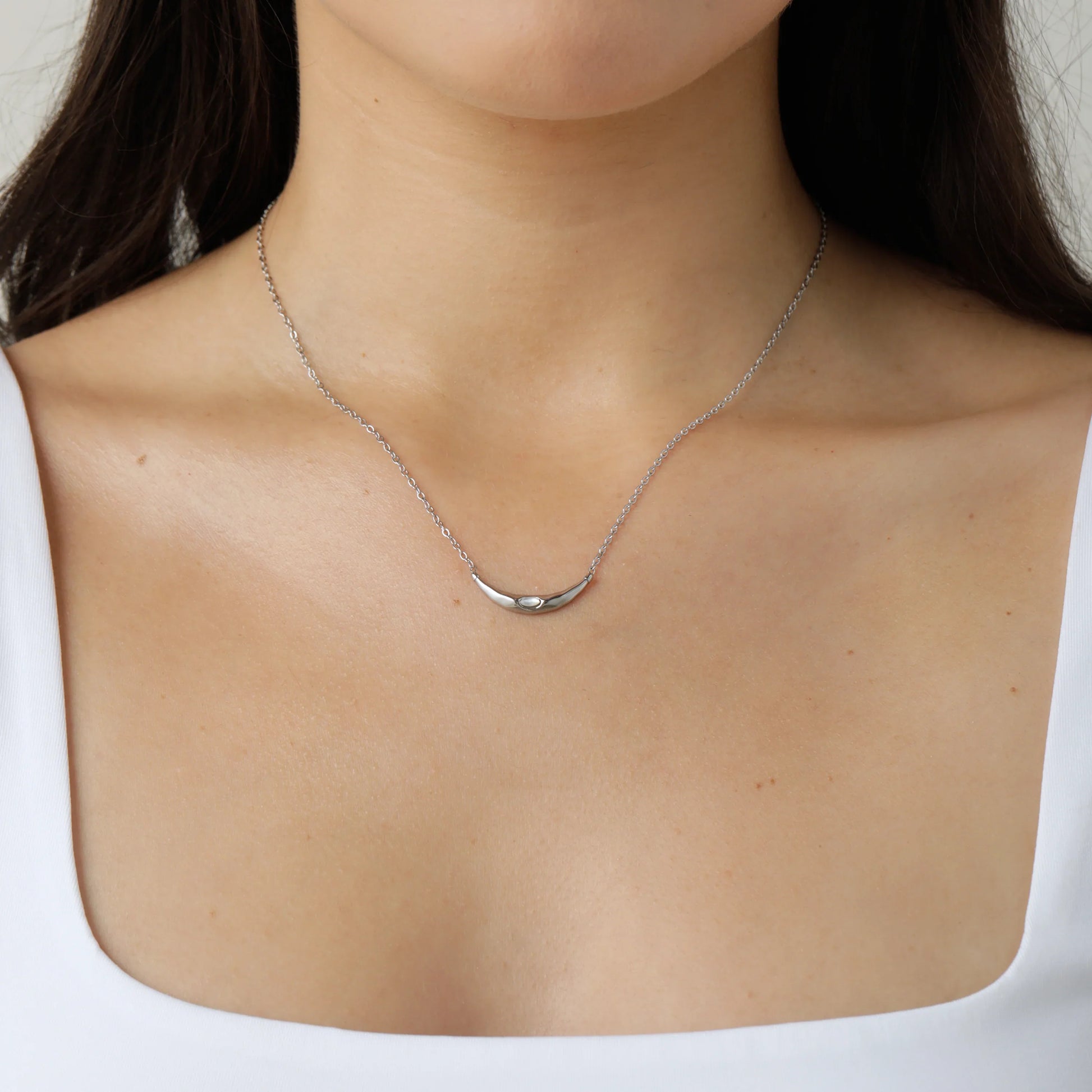 Pearlnecklace by SOMIY – minimalist jewelry that pairs with our clip-on earrings