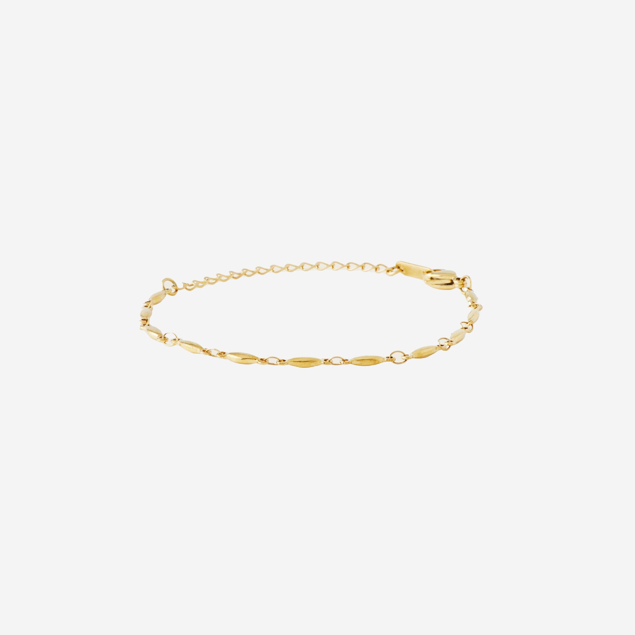 Goldnecklace by SOMIY – minimalist jewelry that pairs with our clip-on earrings