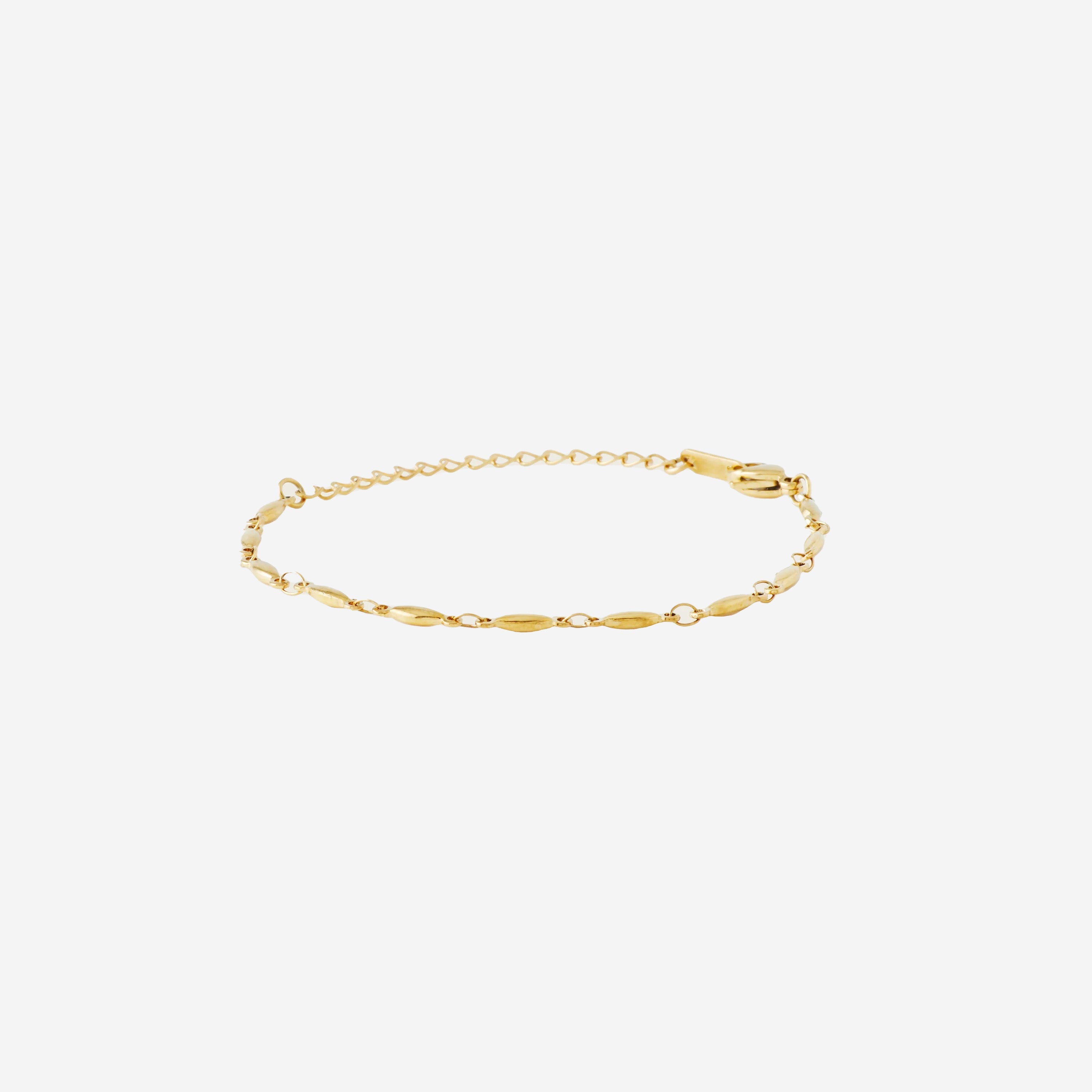 Goldnecklace by SOMIY – minimalist jewelry that pairs with our clip-on earrings