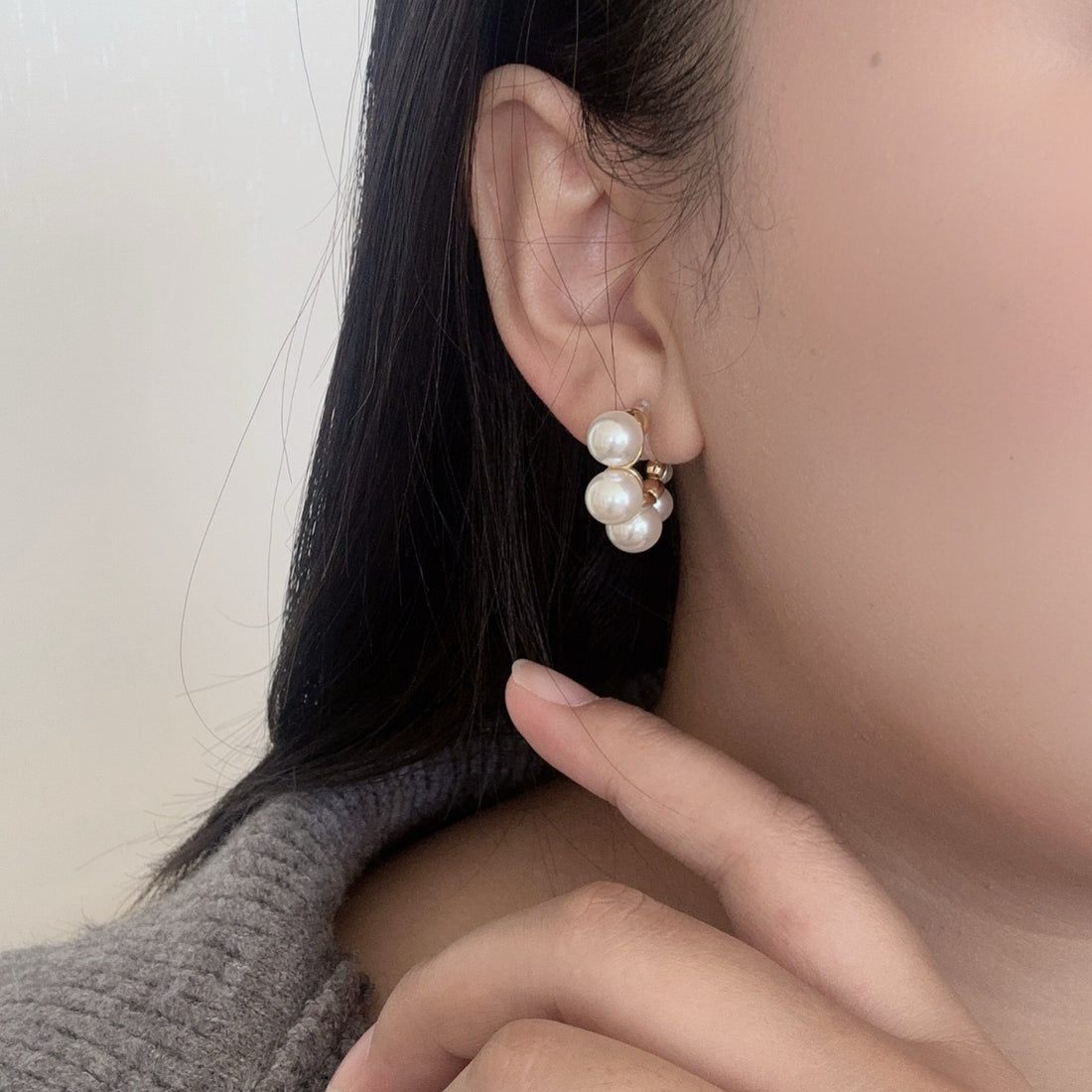 Gold Pearl Resinhoop clip-on earrings by SOMIY – pain-free non-pierced jewelry for everyday wear