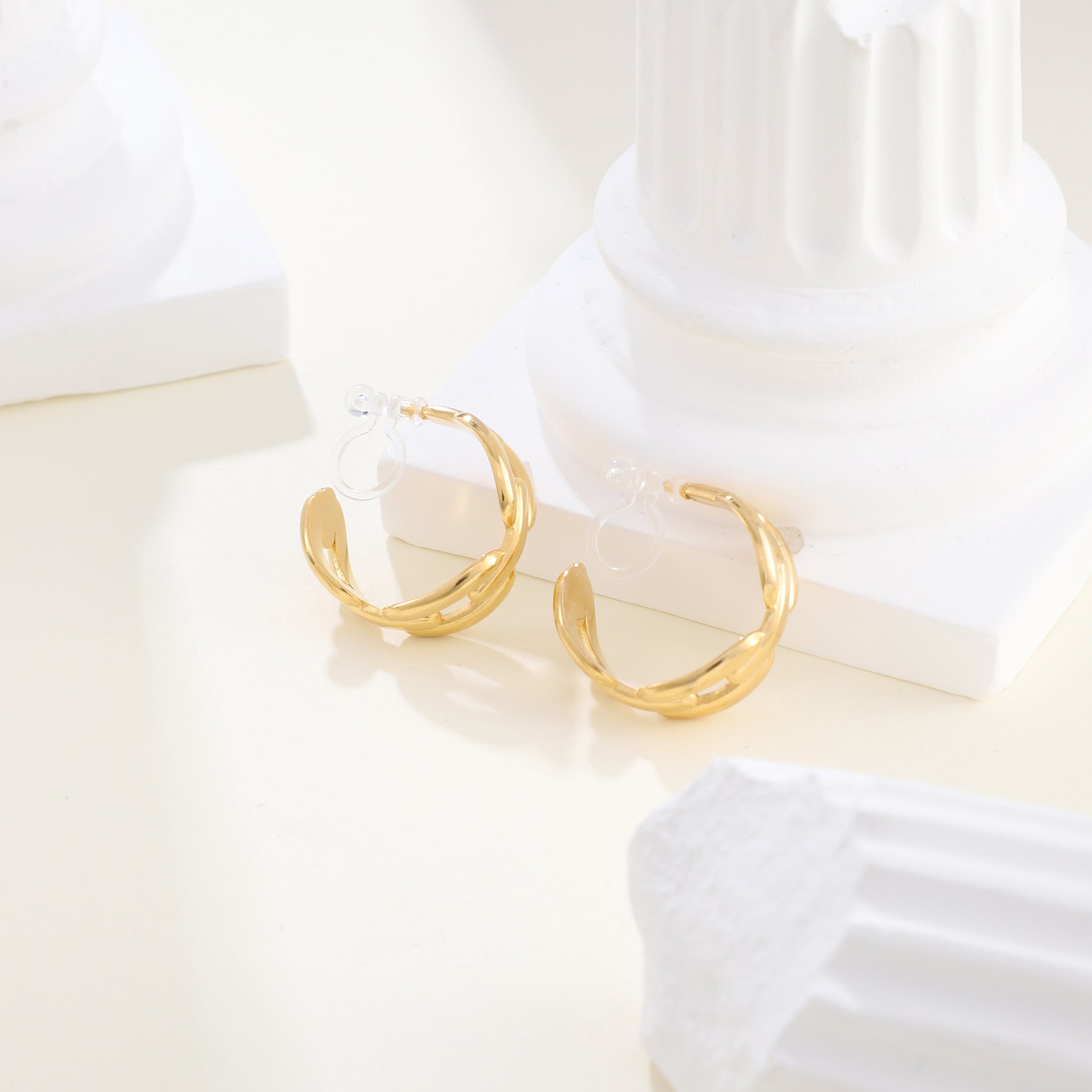 Goldhoop clip-on earrings by SOMIY – pain-free non-pierced jewelry for everyday wear