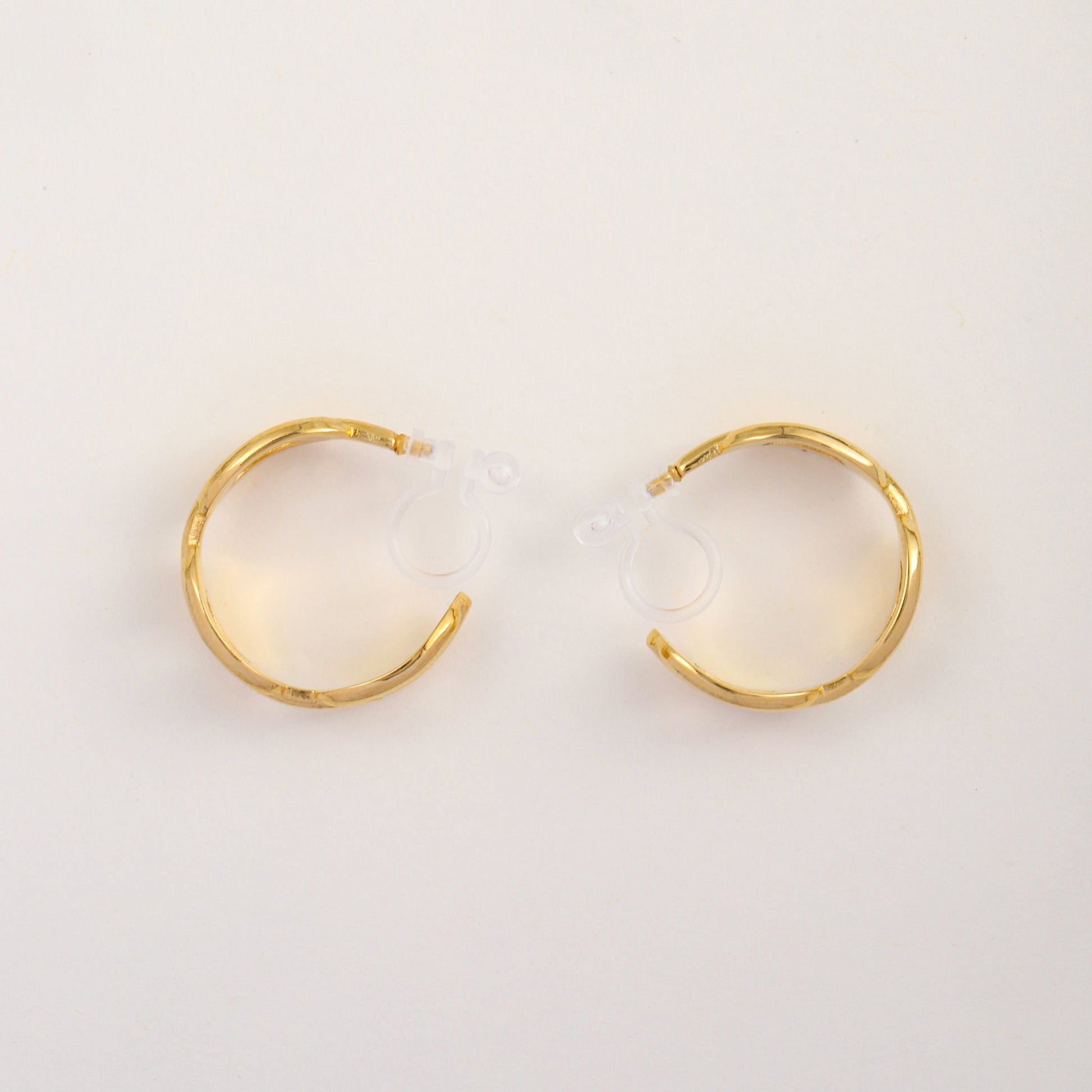 Goldhoop clip-on earrings by SOMIY – pain-free non-pierced jewelry for everyday wear