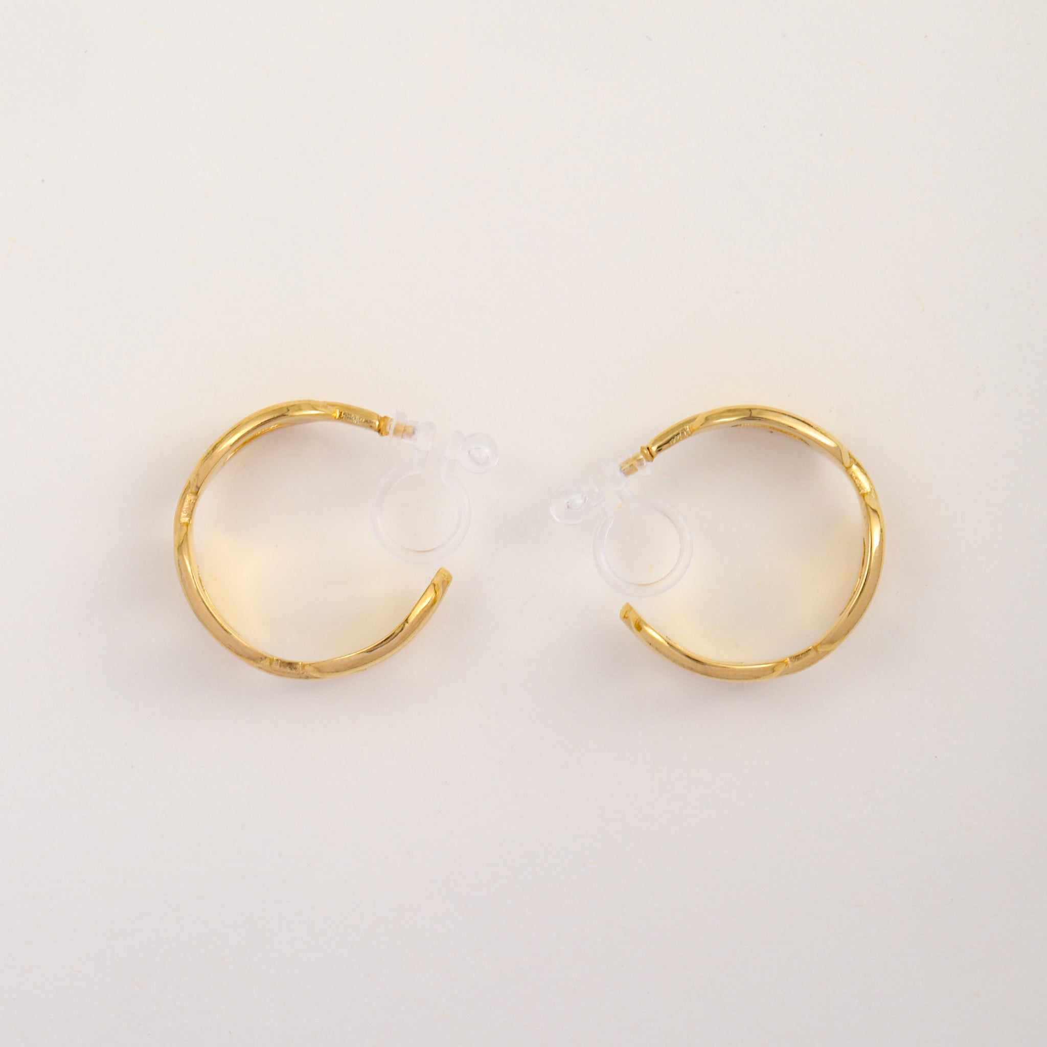 Goldhoop clip-on earrings by SOMIY – pain-free non-pierced jewelry for everyday wear