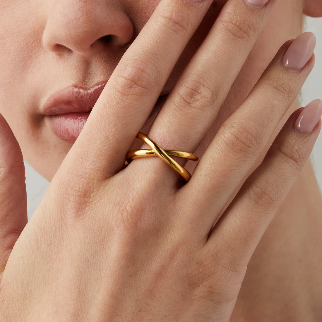 Goldhoop clip-on earrings by SOMIY – pain-free non-pierced jewelry for everyday wear