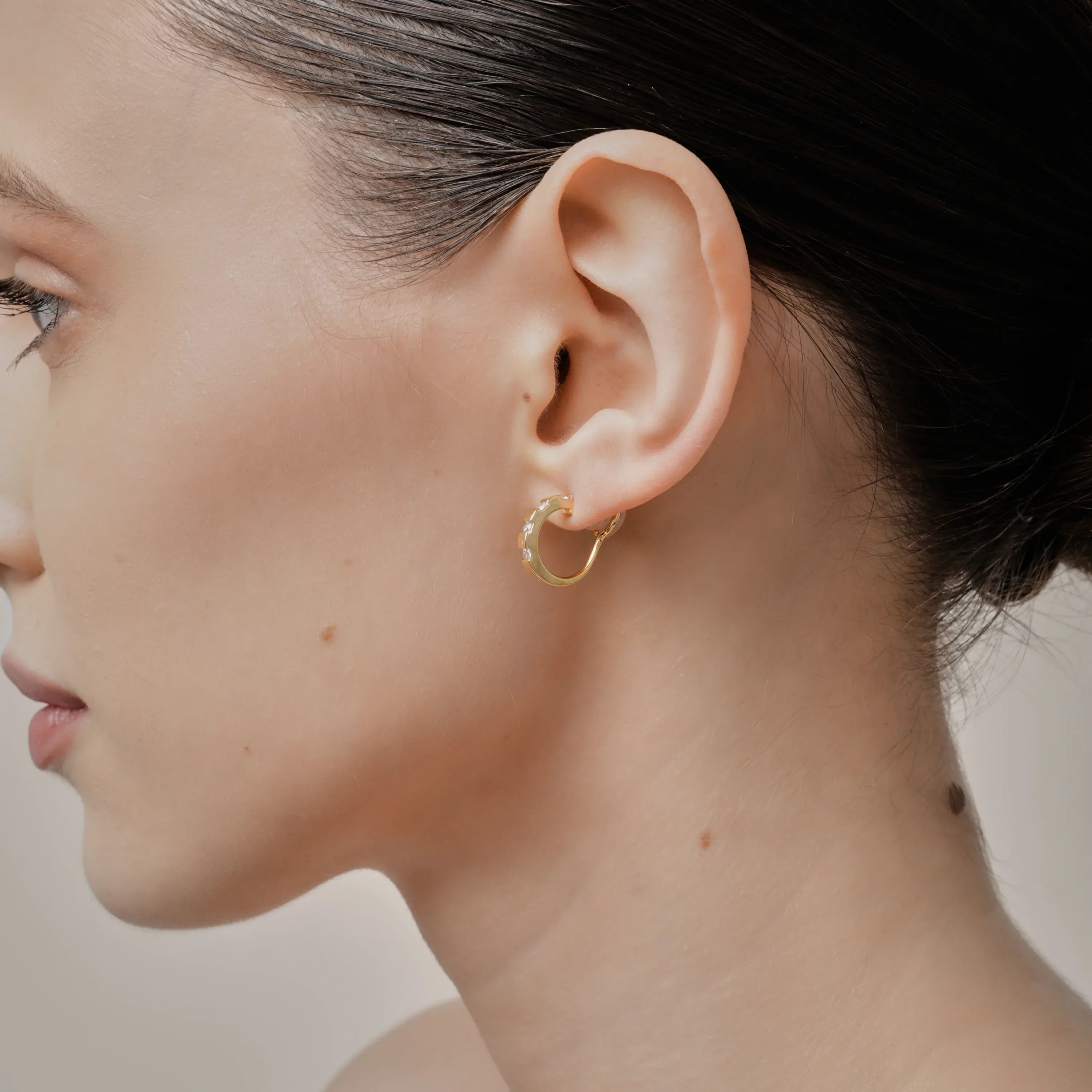 clip-on earrings by SOMIY – pain-free non-pierced jewelry for everyday wear