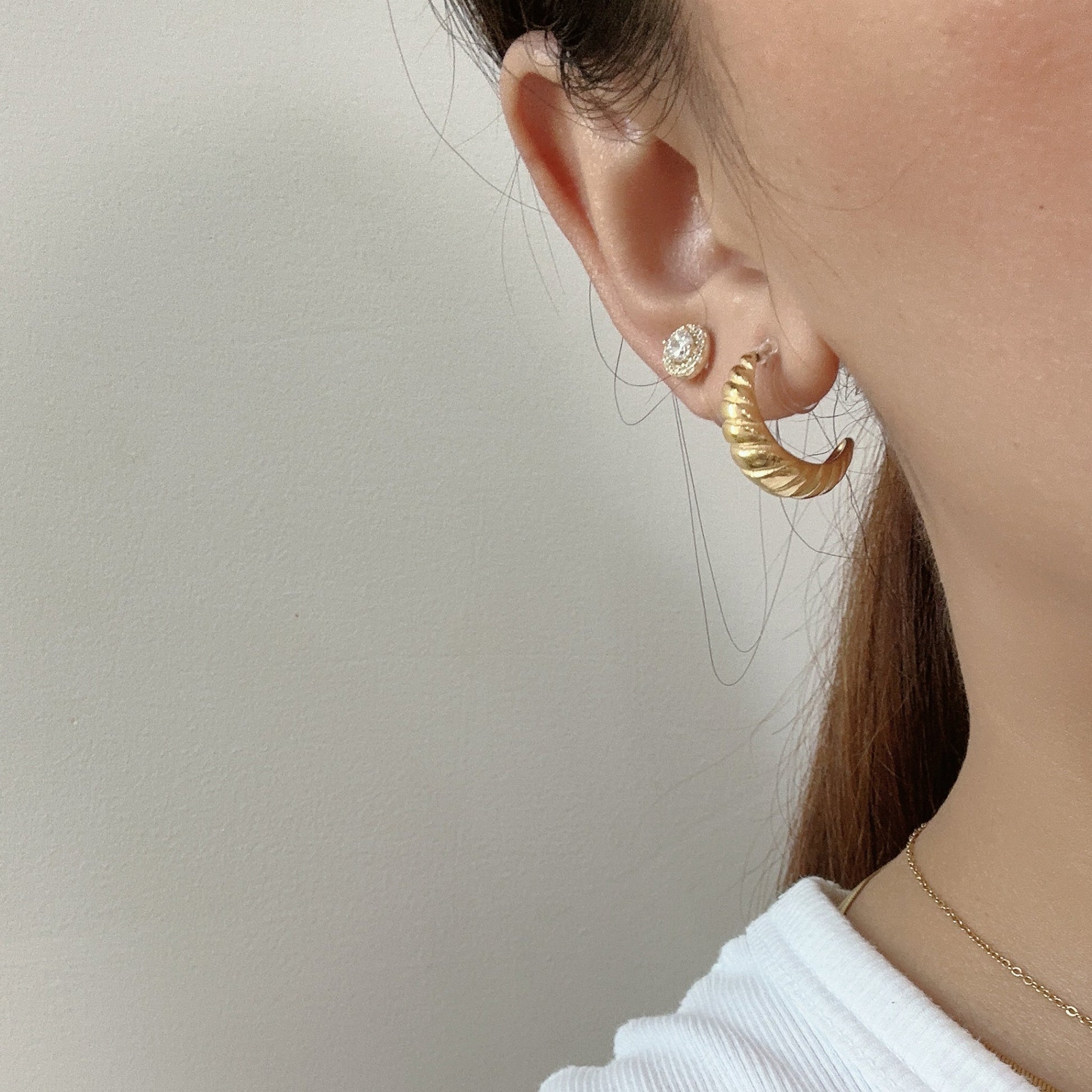 Goldhoop clip-on earrings by SOMIY – pain-free non-pierced jewelry for everyday wear