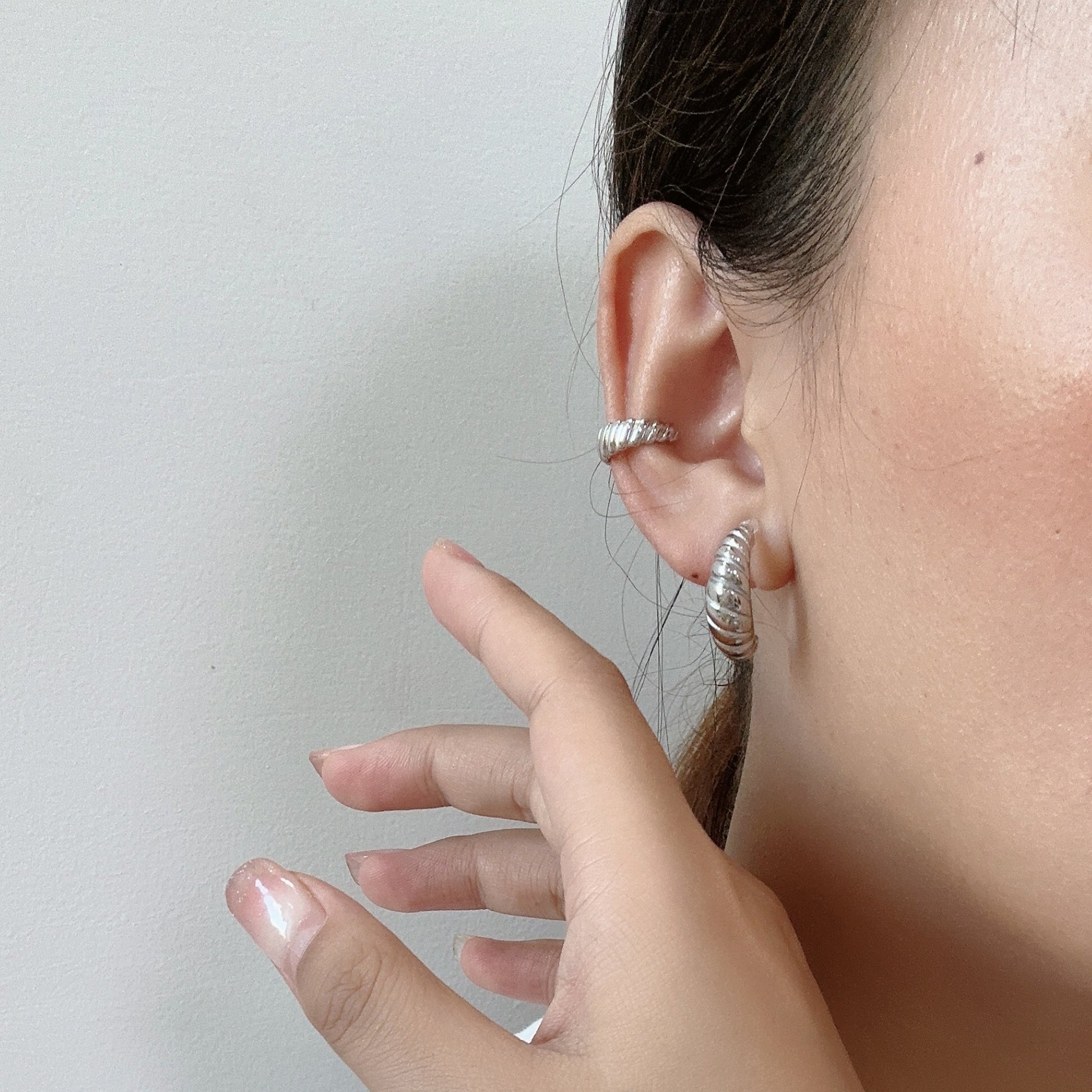 Goldhoop clip-on earrings by SOMIY – pain-free non-pierced jewelry for everyday wear