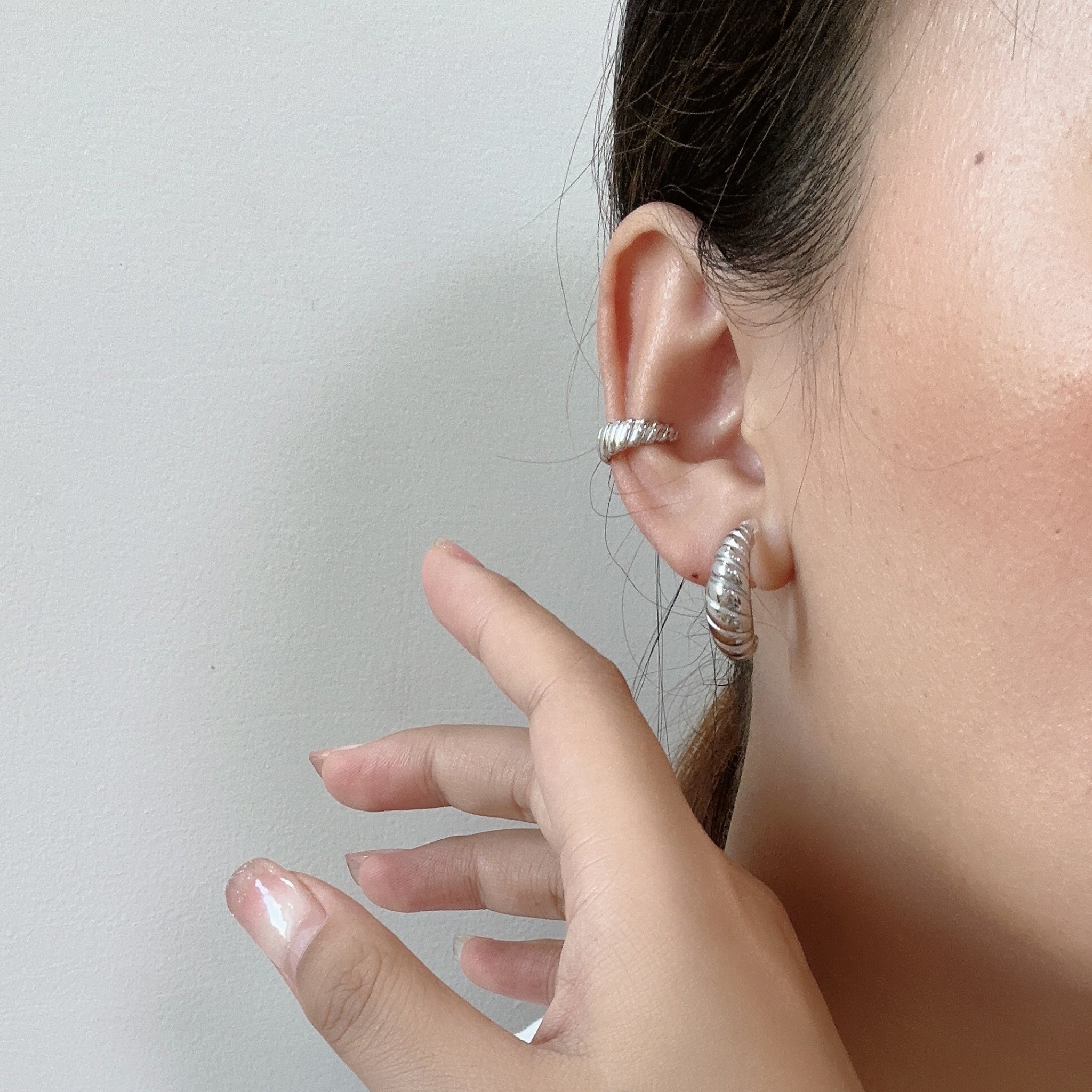 Goldhoop clip-on earrings by SOMIY – pain-free non-pierced jewelry for everyday wear