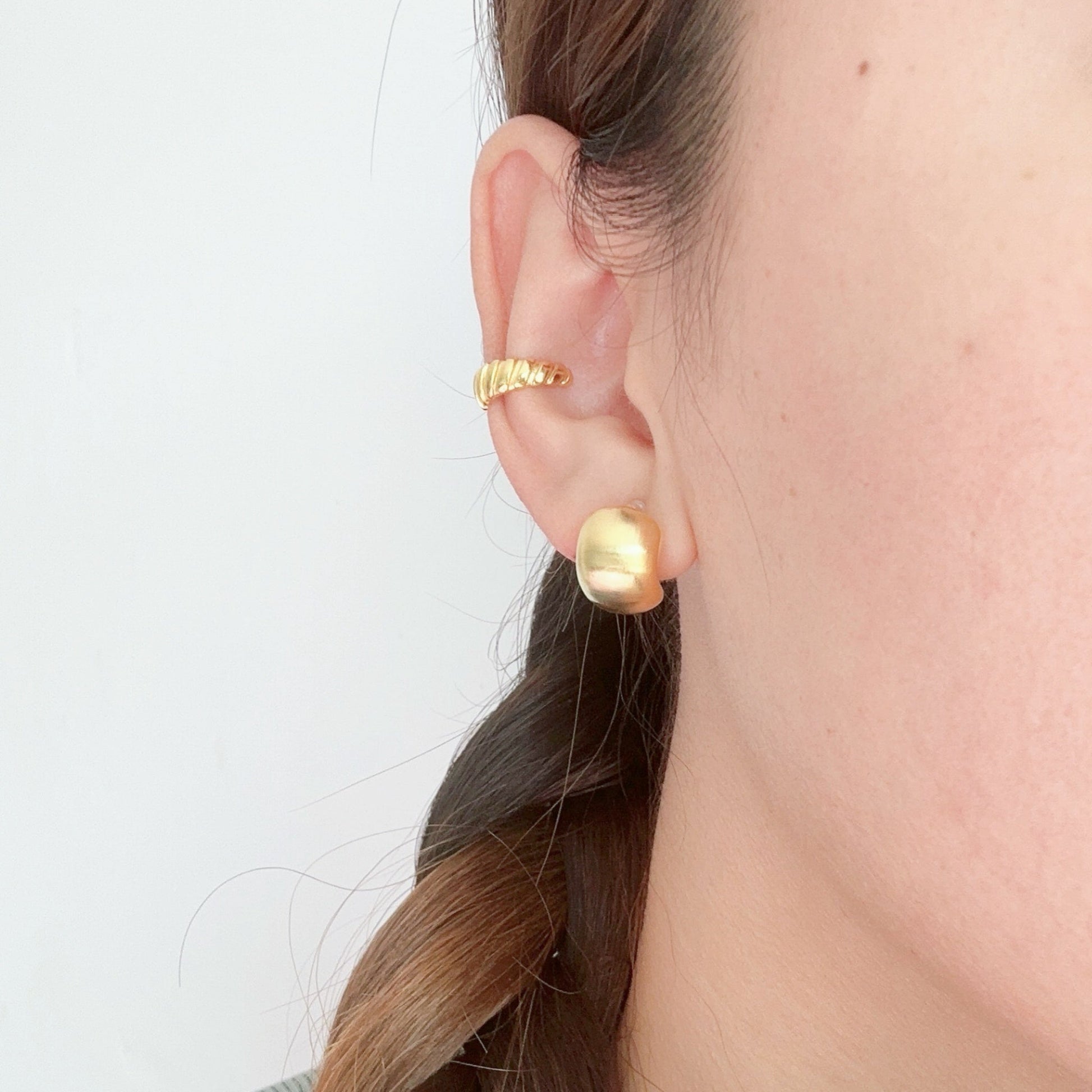 clip-on earrings by SOMIY – pain-free non-pierced jewelry for everyday wear