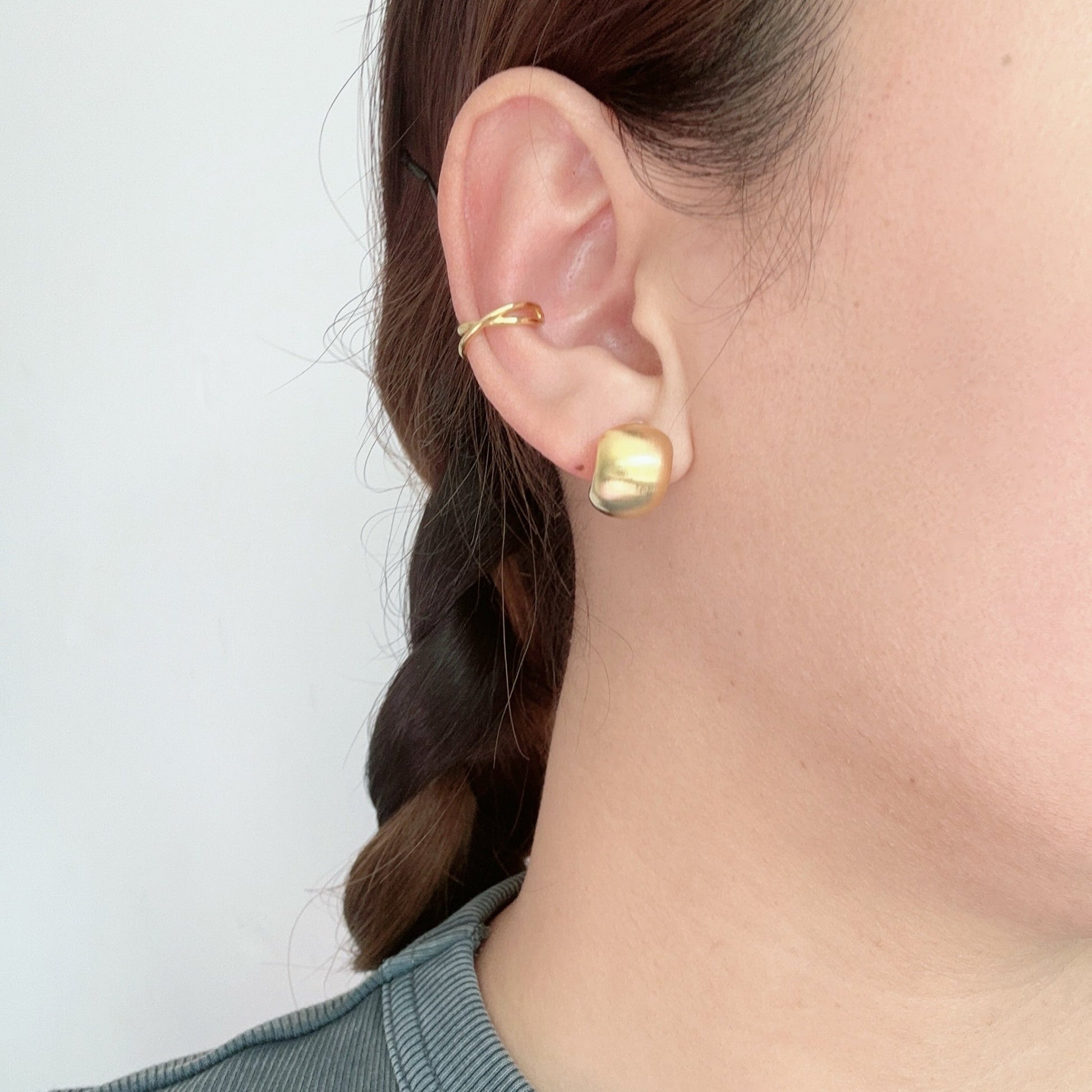 clip-on earrings by SOMIY – pain-free non-pierced jewelry for everyday wear