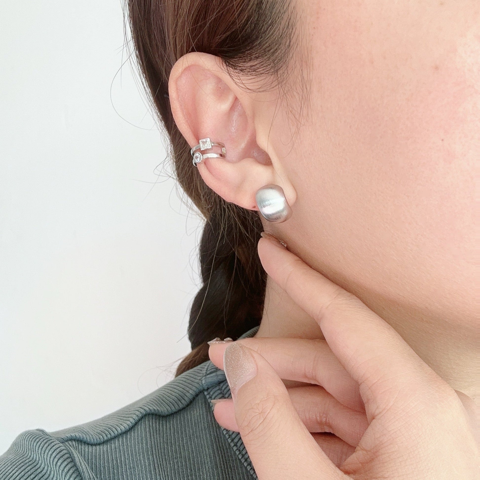 clip-on earrings by SOMIY – pain-free non-pierced jewelry for everyday wear