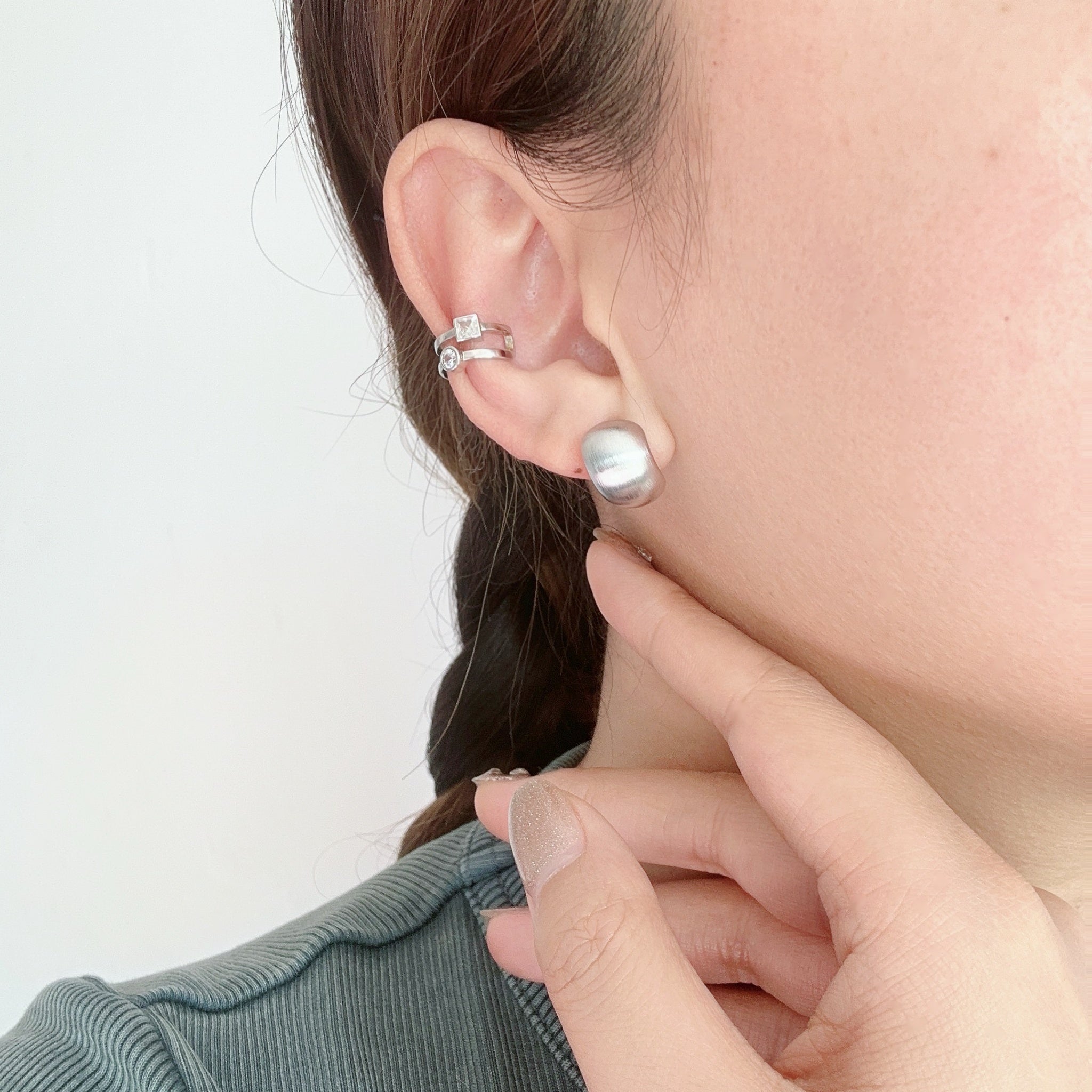 clip-on earrings by SOMIY – pain-free non-pierced jewelry for everyday wear