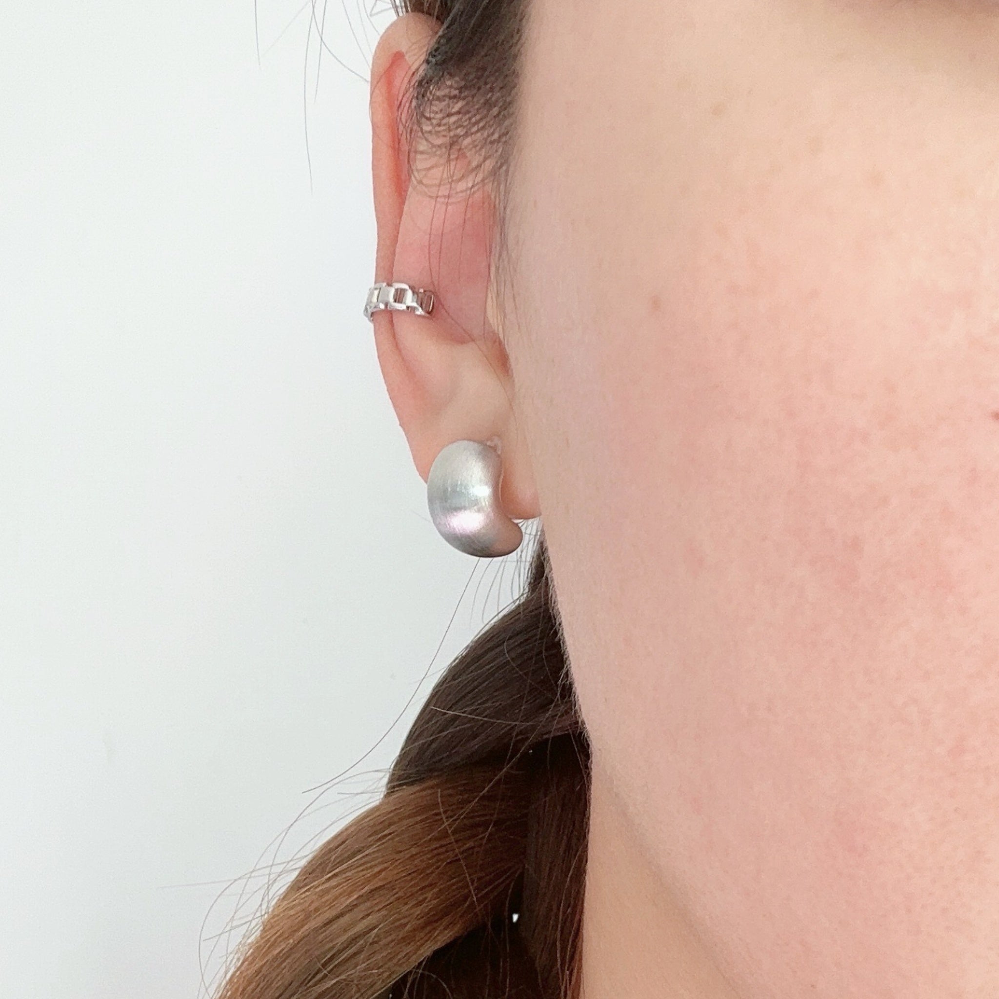 clip-on earrings by SOMIY – pain-free non-pierced jewelry for everyday wear