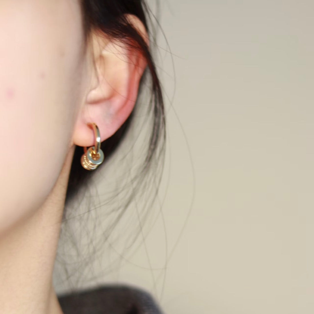 Goldhoop clip-on earrings by SOMIY – pain-free non-pierced jewelry for everyday wear