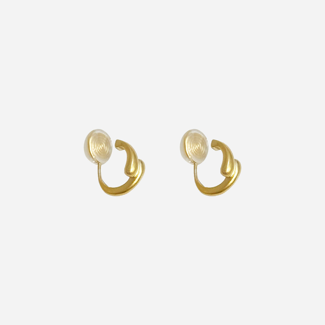 Goldhoop clip-on earrings by SOMIY – pain-free non-pierced jewelry for everyday wear