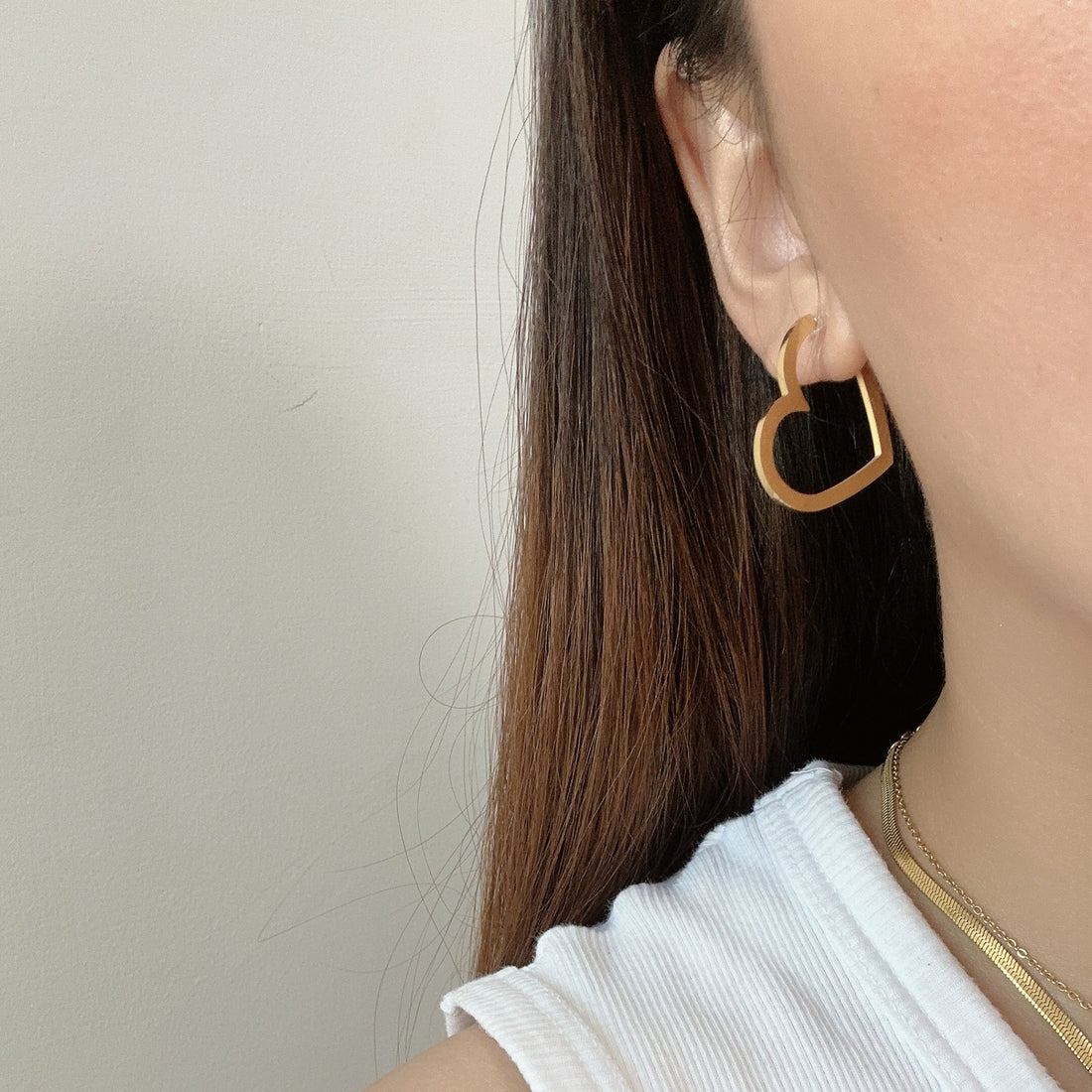 Gold Resinhoop clip-on earrings by SOMIY – pain-free non-pierced jewelry for everyday wear