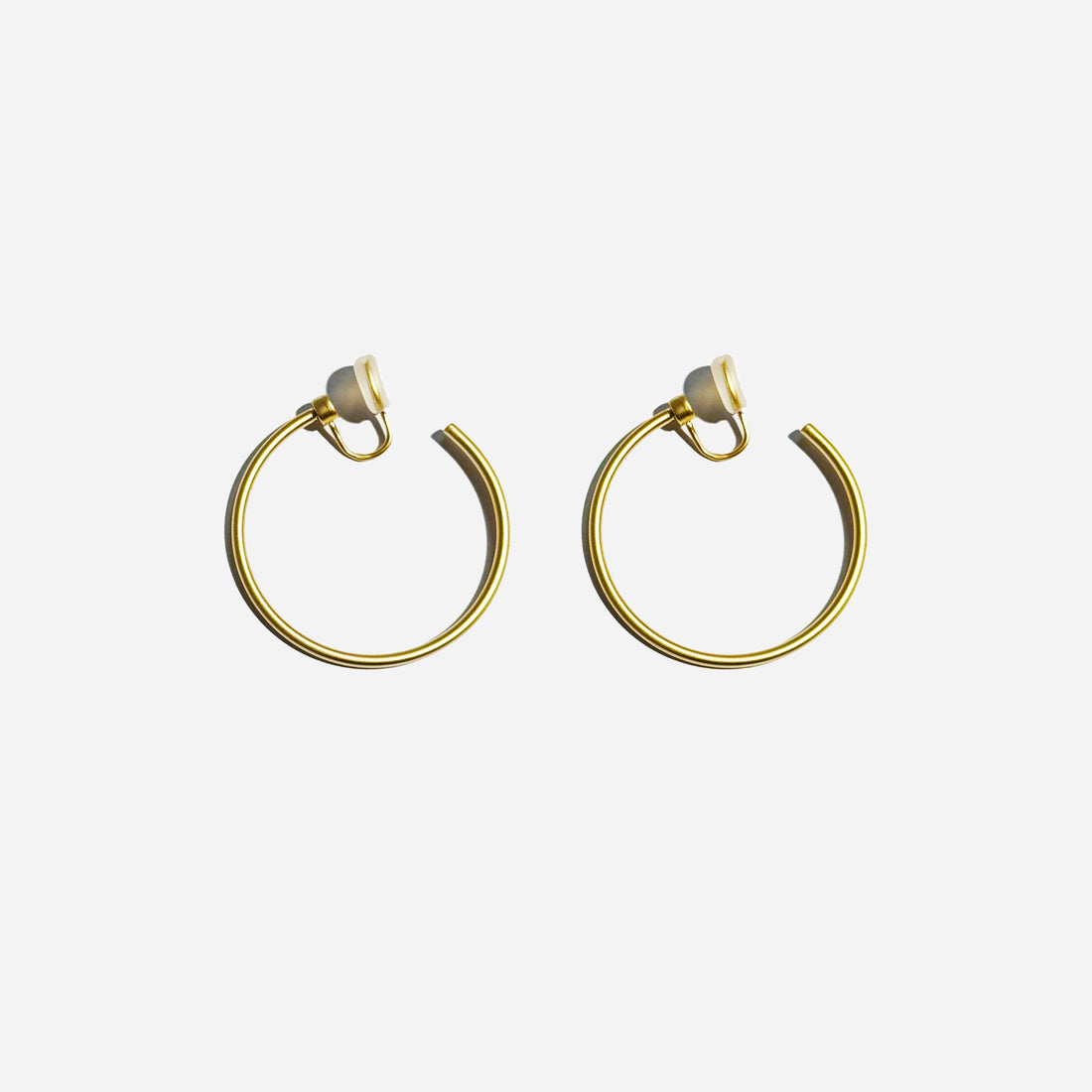 Goldhoop clip-on earrings by SOMIY – pain-free non-pierced jewelry for everyday wear