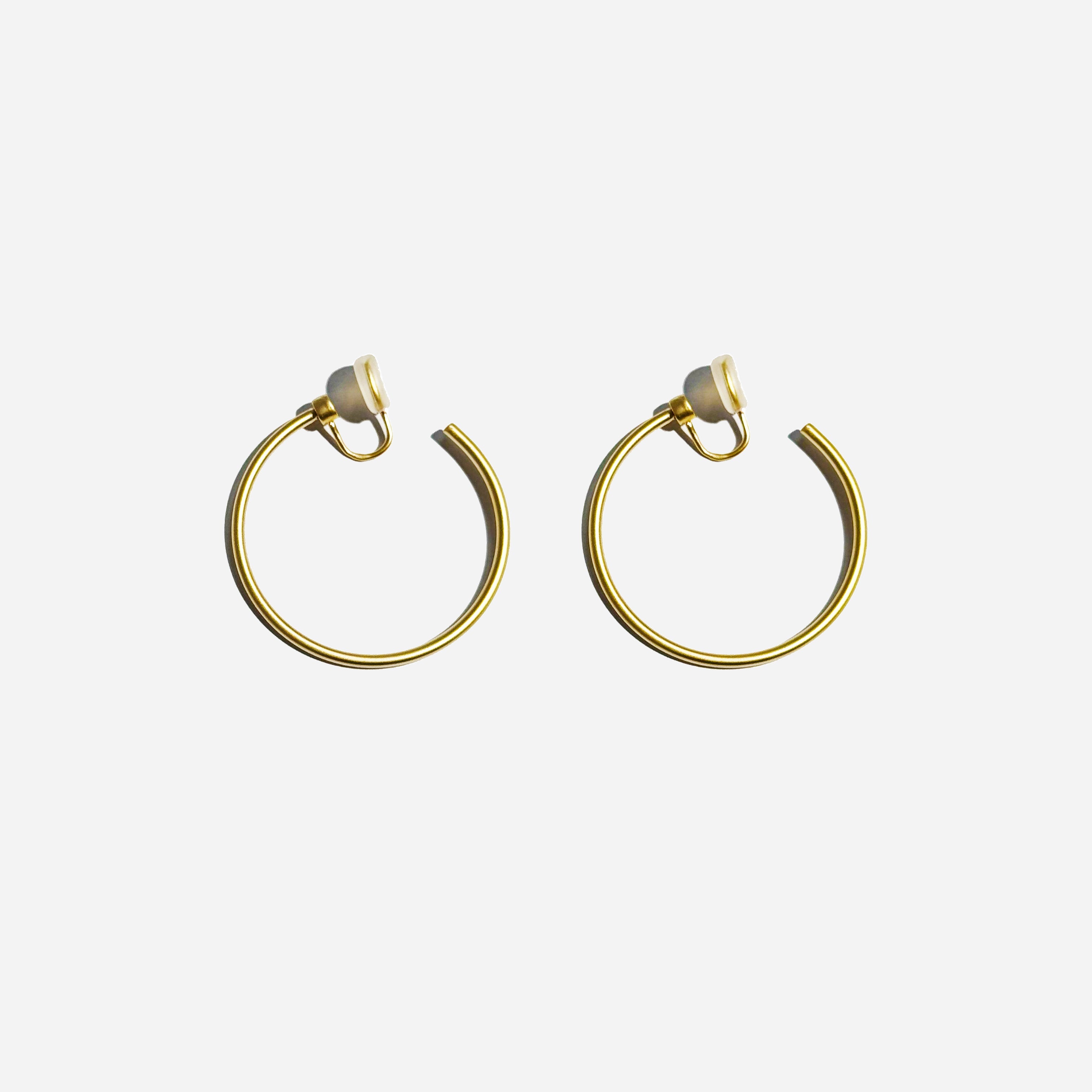 Goldhoop clip-on earrings by SOMIY – pain-free non-pierced jewelry for everyday wear