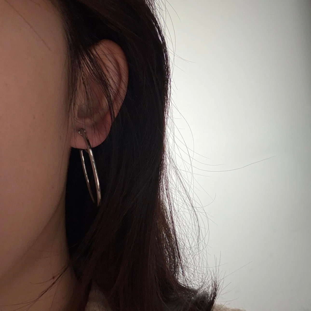 clip-on earrings by SOMIY – pain-free non-pierced jewelry for everyday wear