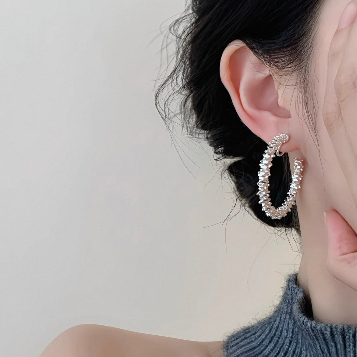 Goldhoop clip-on earrings by SOMIY – pain-free non-pierced jewelry for everyday wear